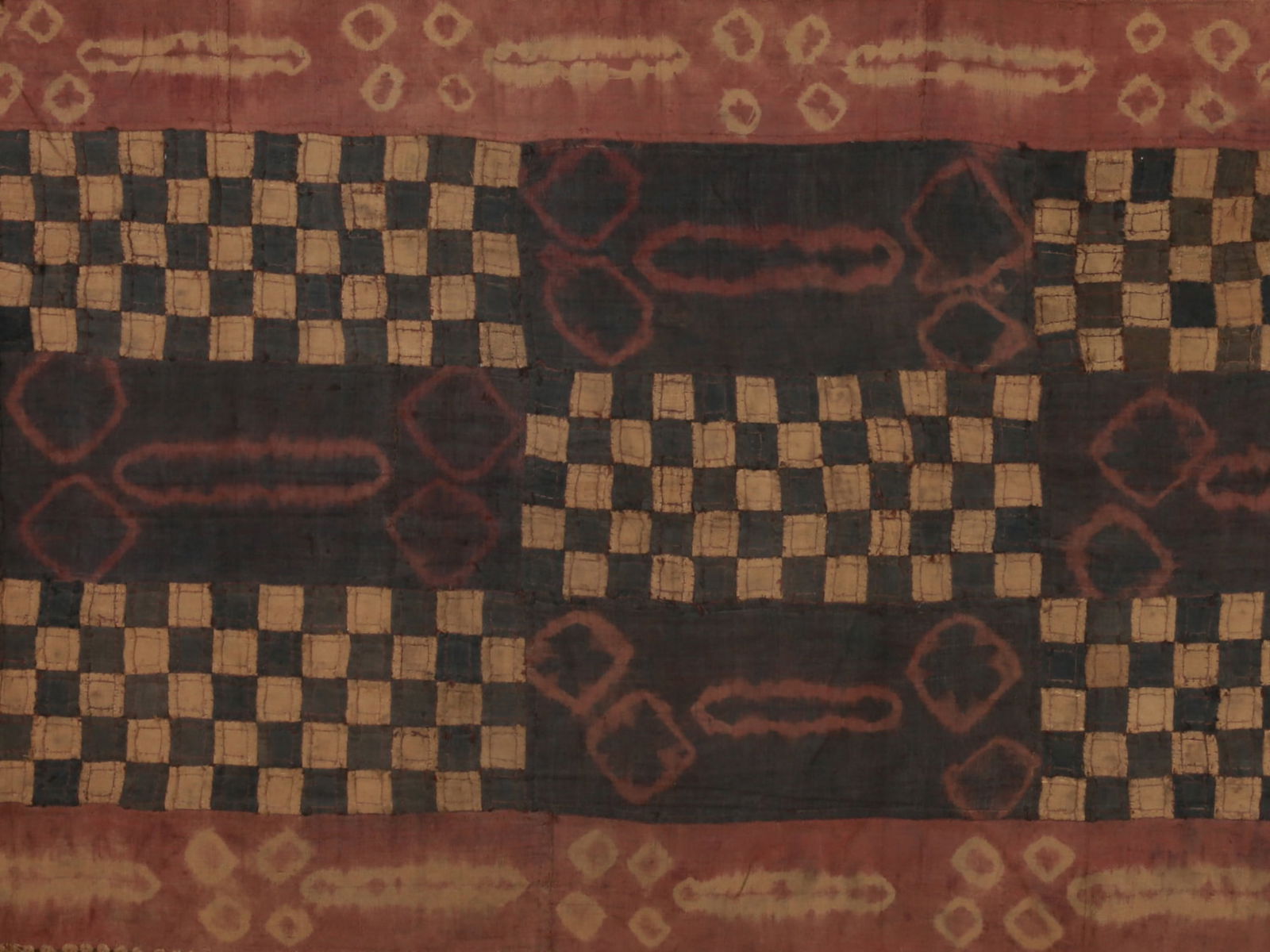 A Kuba Woven Fabric, "mapel": Wickelgewand, "mapel" Kuba. DR Kongo Ohne Sockel / without base Raphia. B 75 cm. L 553 cm. Provenienz: - Madeleine und Jean-Jacques Keller (bis 1980 Abidjan, danach Rheinfelden). - Erbengemeinschaft K