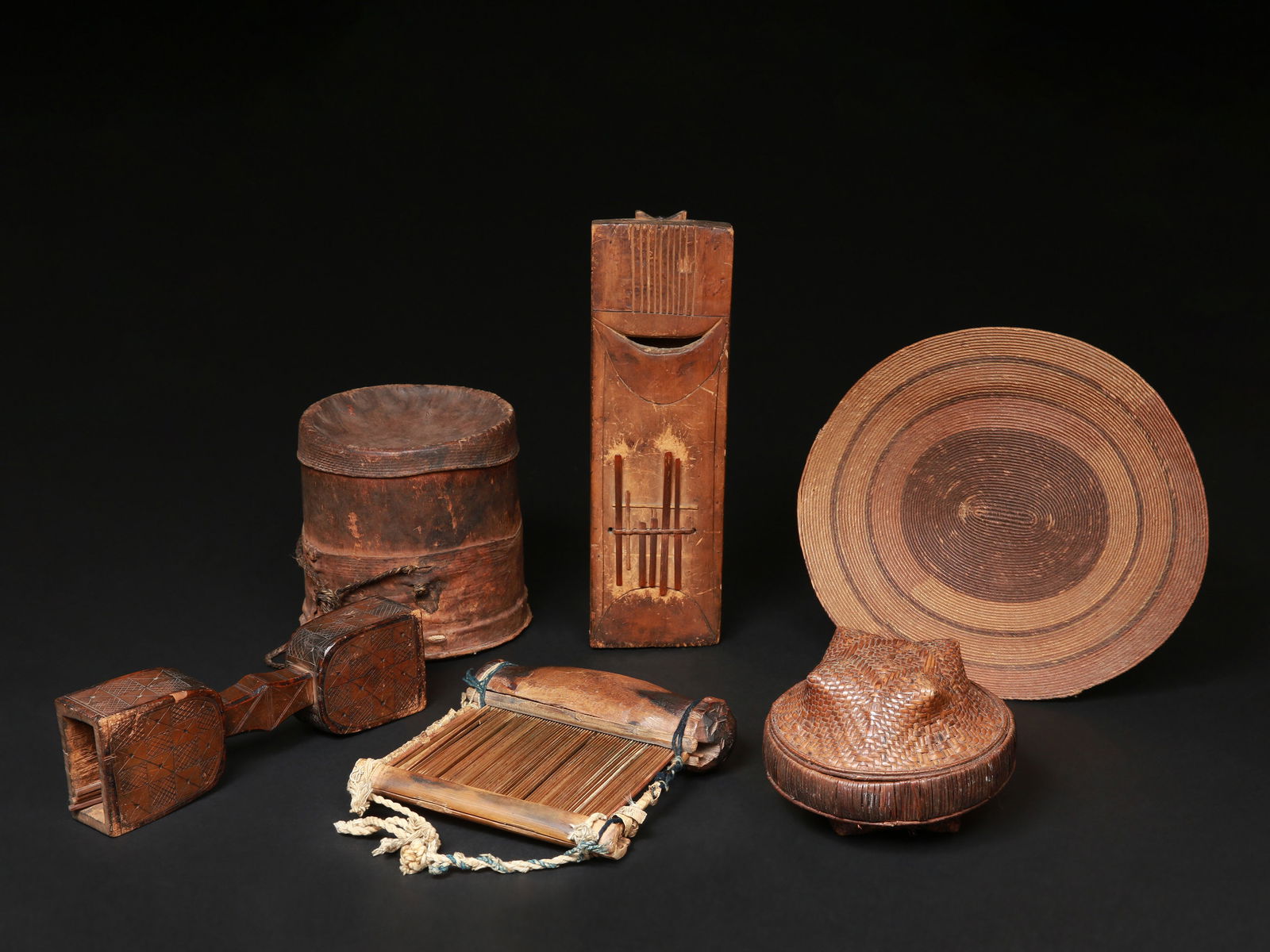 Lamellophone, Weaving Comb, Rattle, Basket and 2 Containers (1 of 8)