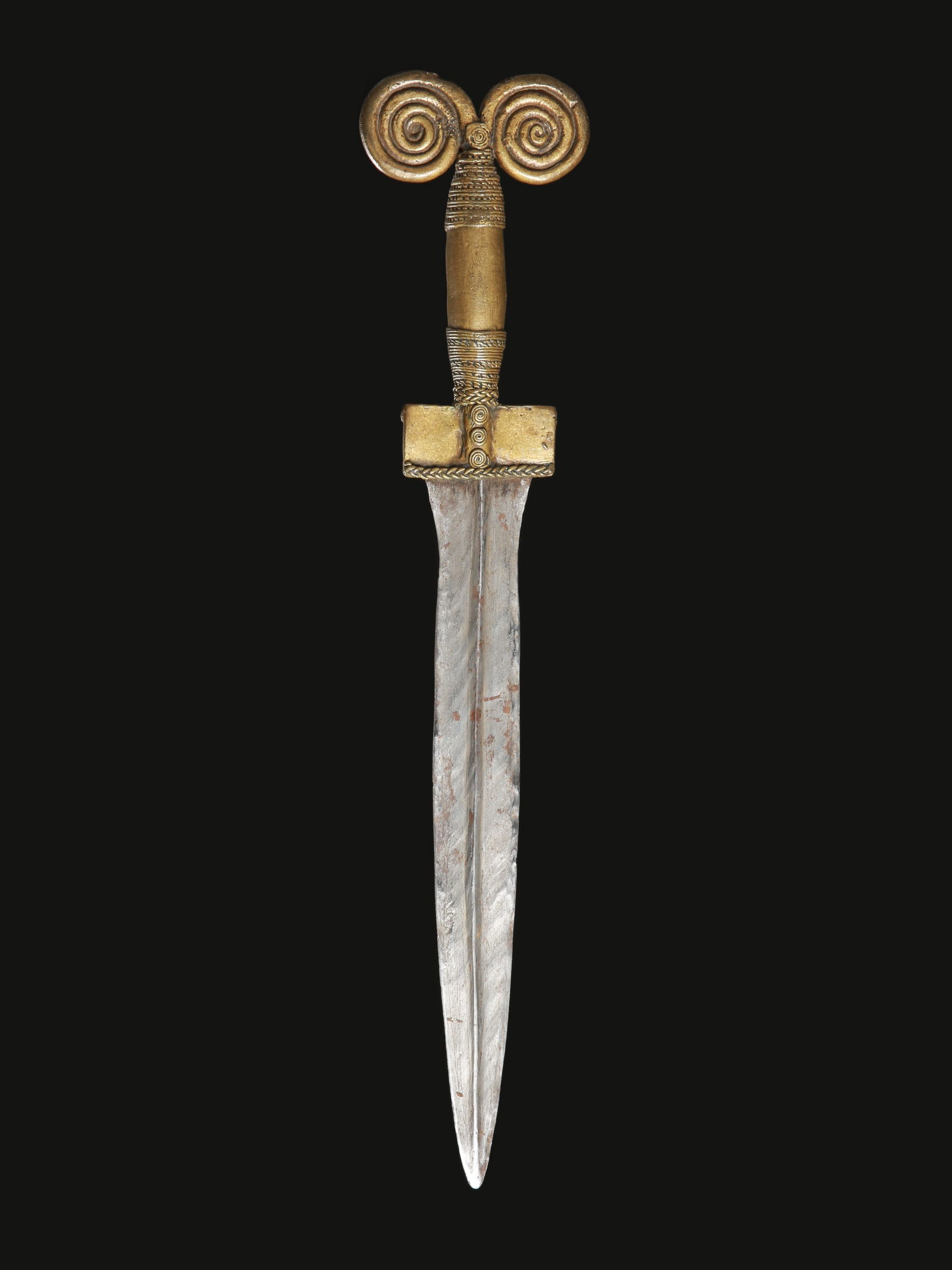 A Bata Dagger with Sheath (1 of 12)