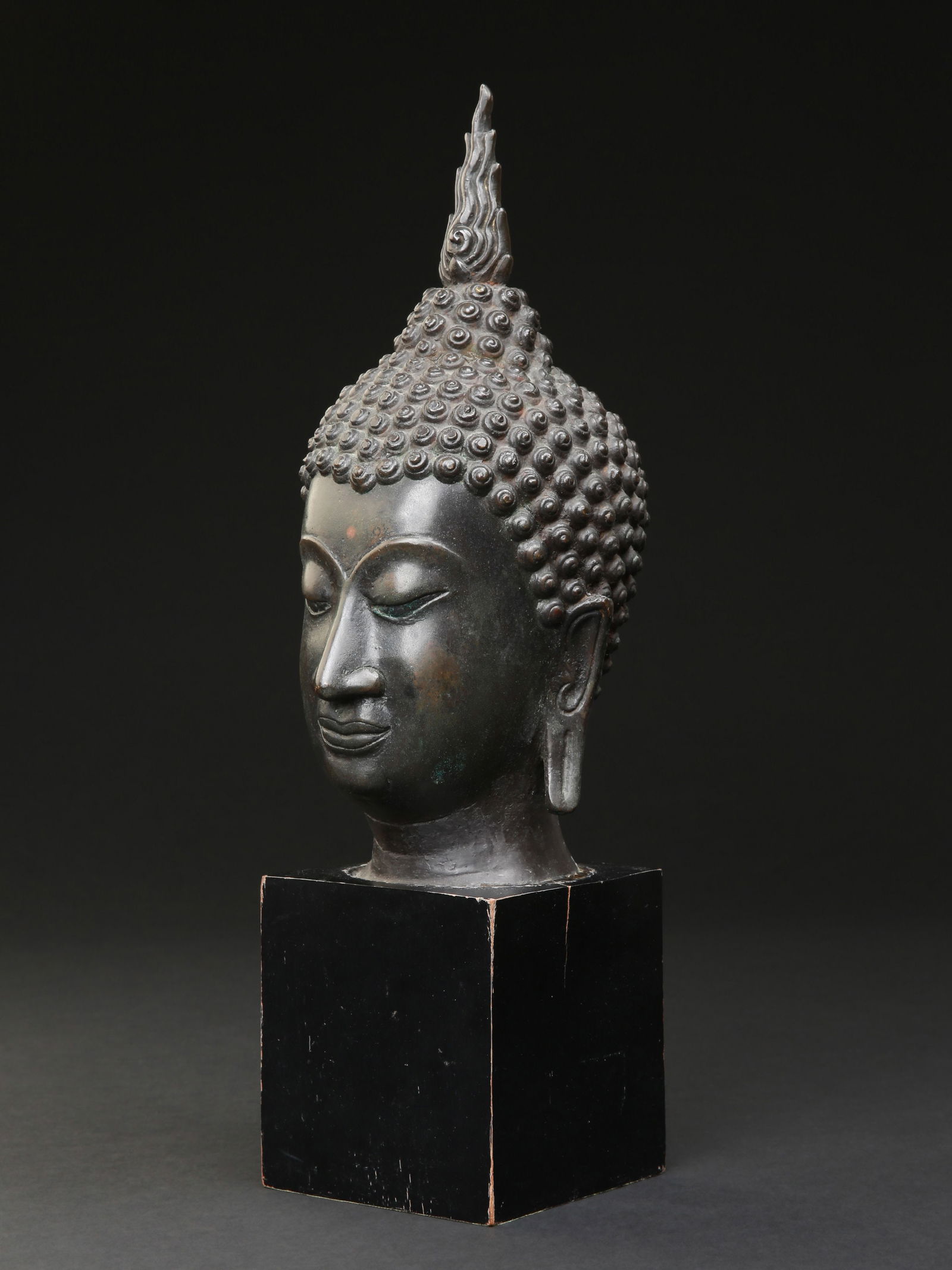 A Thai Bronze Head of a Buddha with a flame shaped Ketumala (1 of 11)