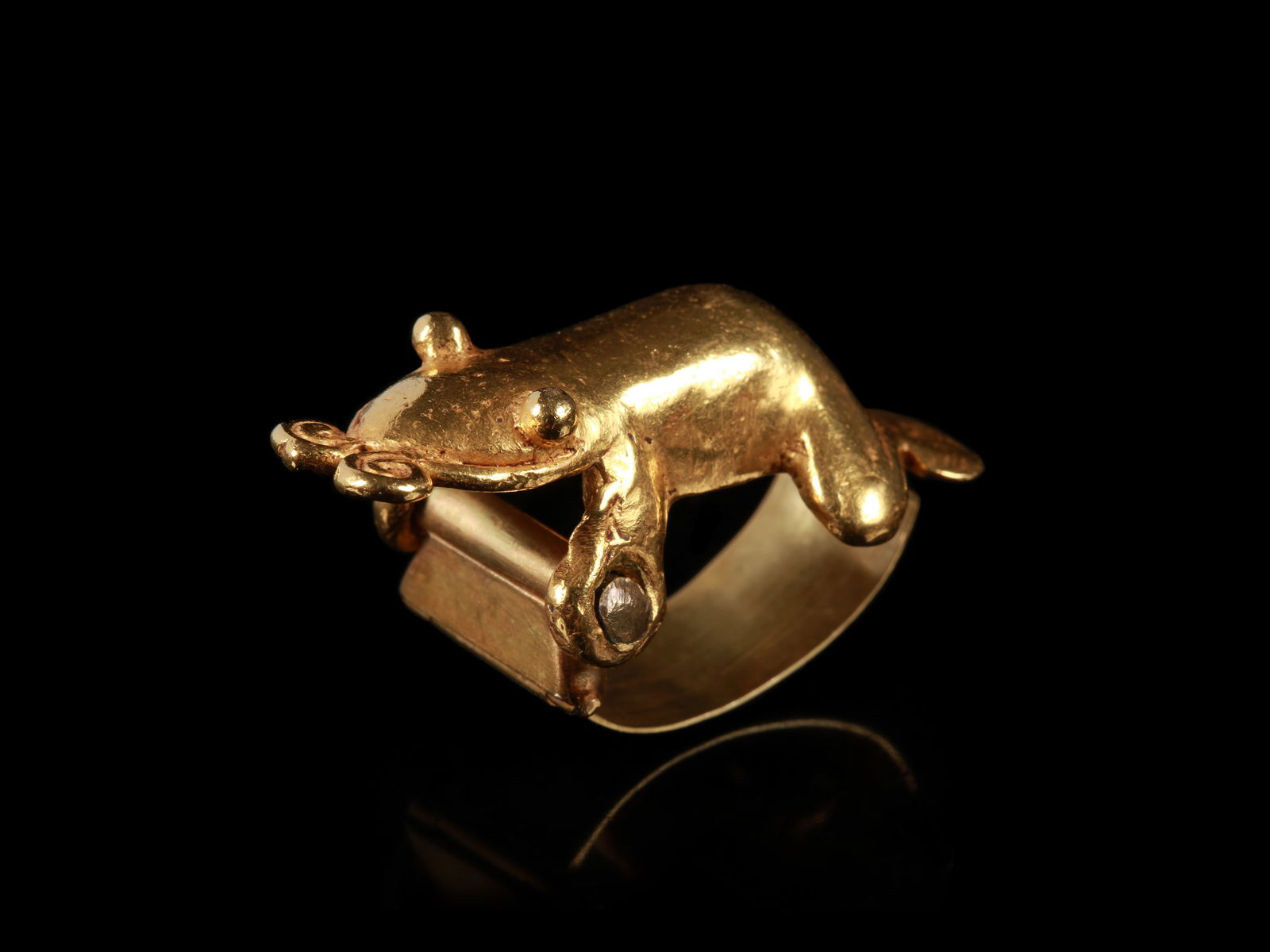 A Veraguas Pendant (Frog) with modern Mounting (18 Ct) (1 of 12)