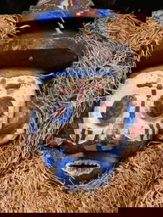 A Yaka Mask, "kholuka": Pr&#228;chtige anthropomorphe Maske, "kholuka" Yaka. DR Kongo Mit Sockel / with base Holz, Korbgeflecht, Textil, Raphia. H 60 cm. Provenienz: - amerikanische Privatsammlung, Los Angeles. - Schweizer P