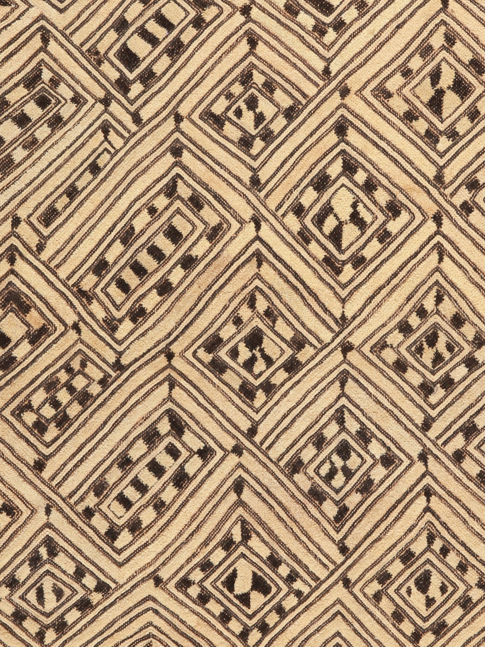 A Kuba Cut-Pile Embroidery Fabric: Raphiaplüschgewebe, Shoowa Kuba. DR Kongo Ohne Sockel / without base Raphia. B 58 cm. L 60 cm. Provenienz: Galerie Walu, Basel. Der Name "Kuba" kommt aus der Bantu-Sprache und bedeutet dort "Wurf