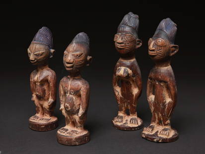 2 Yoruba Pairs of Twin Figures, "ere ibeji": 2 Zwillingsfiguren-Paare, "ere ibeji" Yoruba. Nigeria Ohne Sockel / without base Holz. H 24 - 28,5 cm. Provenienz: Hans-Joachim Struck (1934-2016), 1980er Jahre in Nigeria erworben. Über Zwilling