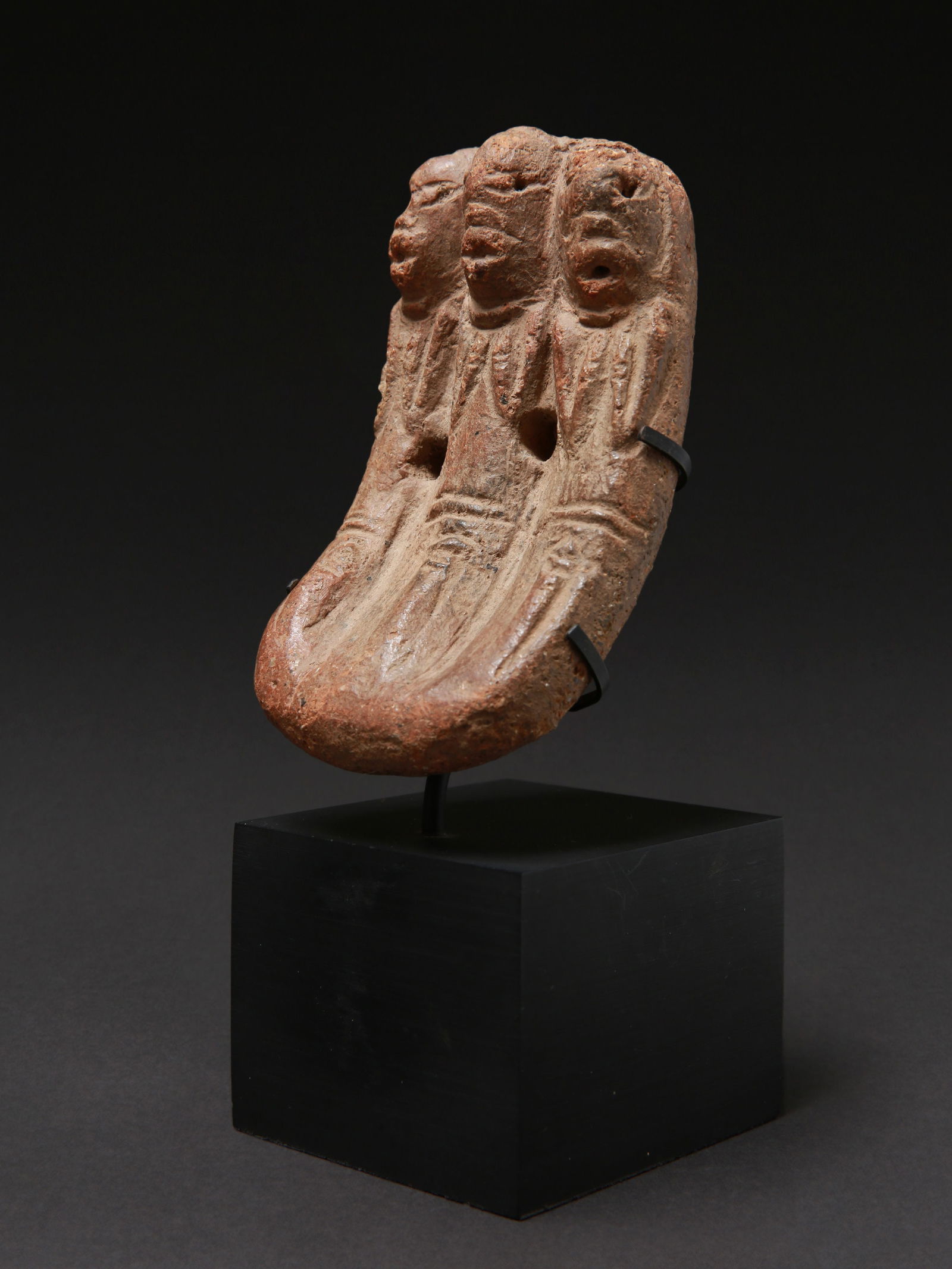 A Nok Figurative Terracotta Pendant (1 of 14)