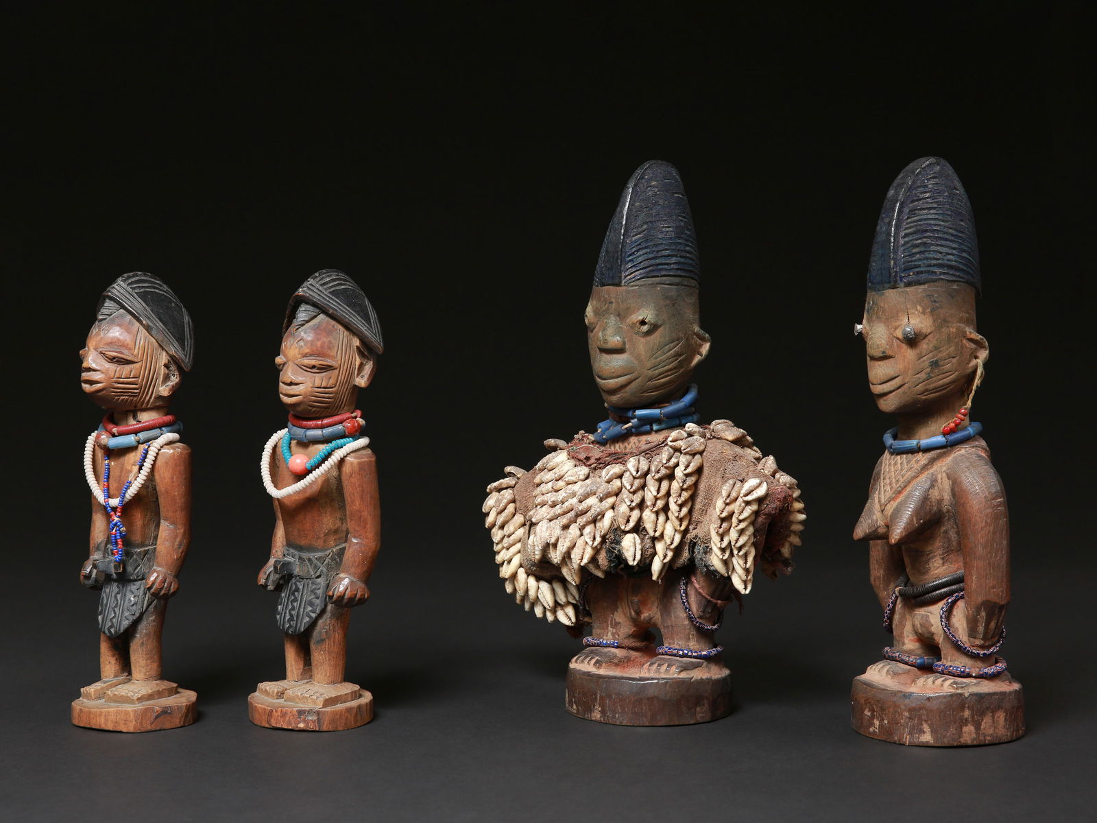 2 Yoruba Pairs of Twin Figures, "ere ibeji": 2 Zwillingsfiguren-Paare, "ere ibeji" Yoruba. Nigeria Ohne Sockel / without base Holz, Glasperlen, Kaurischnecken. H 26 - 32,5 cm. Provenienz: Hans-Joachim Struck (1934-2016), 1980er Jahre in Nigeria
