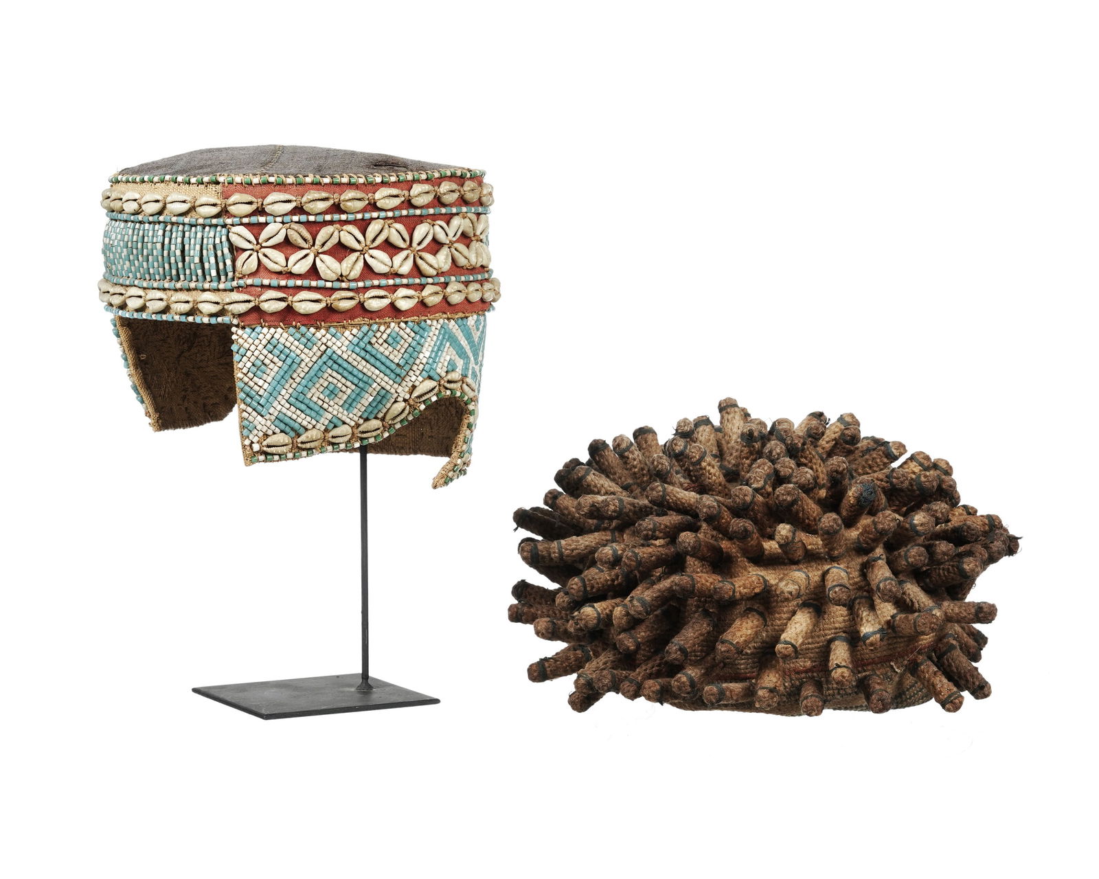 A Kuba and a Bamileke Headdress, Prestige Caps: 2 Kopfbedeckungen Kuba / Bamileke. DR Kongo / Kamerun Ohne Sockel / without base Pflanzenfaser, Glassperlen, Kaurischnecken. Ø 19 und 20 cm. Provenienz: Gérald Minkoff (1937-2009) und Muriel Olesen