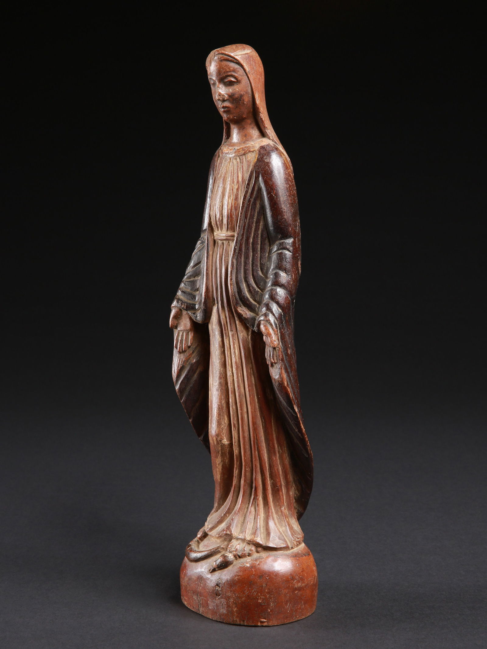 A Christian Votive Figure: Christliche Votivfigur Luba. DR Kongo Ohne Sockel / without base Holz. H 39,5 cm. Provenienz: - Edmond (Edi) Remondino, Burundi und Zürich. - 1995: Schweizer Privatsammlung, Zürich). Die Ank