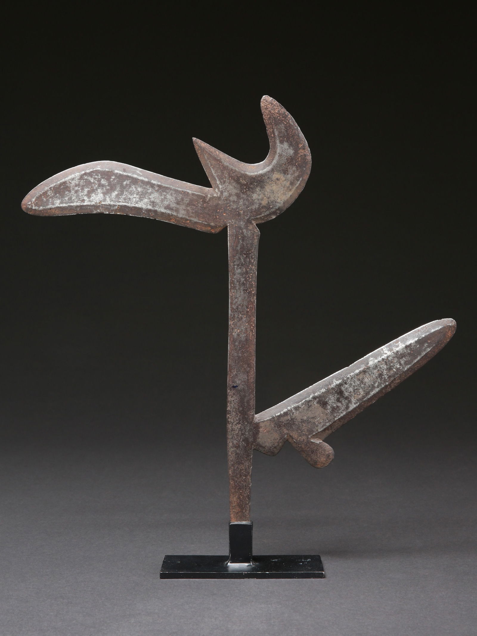 A Zande Throwing Knife, "kpinga" (1 of 7)
