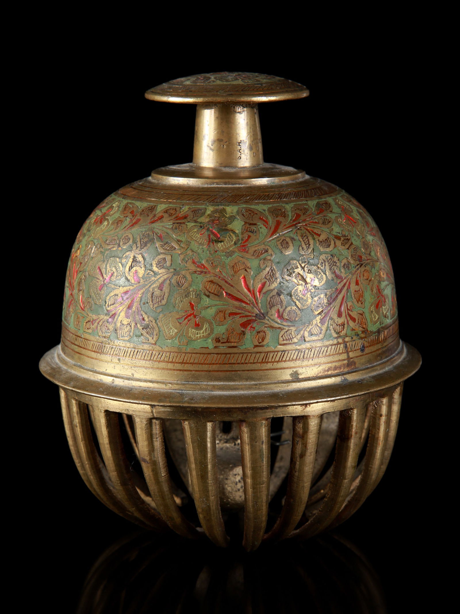 An Indian Elephant Bell: Elefantenglocke Indien Ohne Sockel / without base Kupferlegierung. H 15,5 cm. Provenienz: Schweizer Privatsammlung, Zürich. CHF 100 / 200