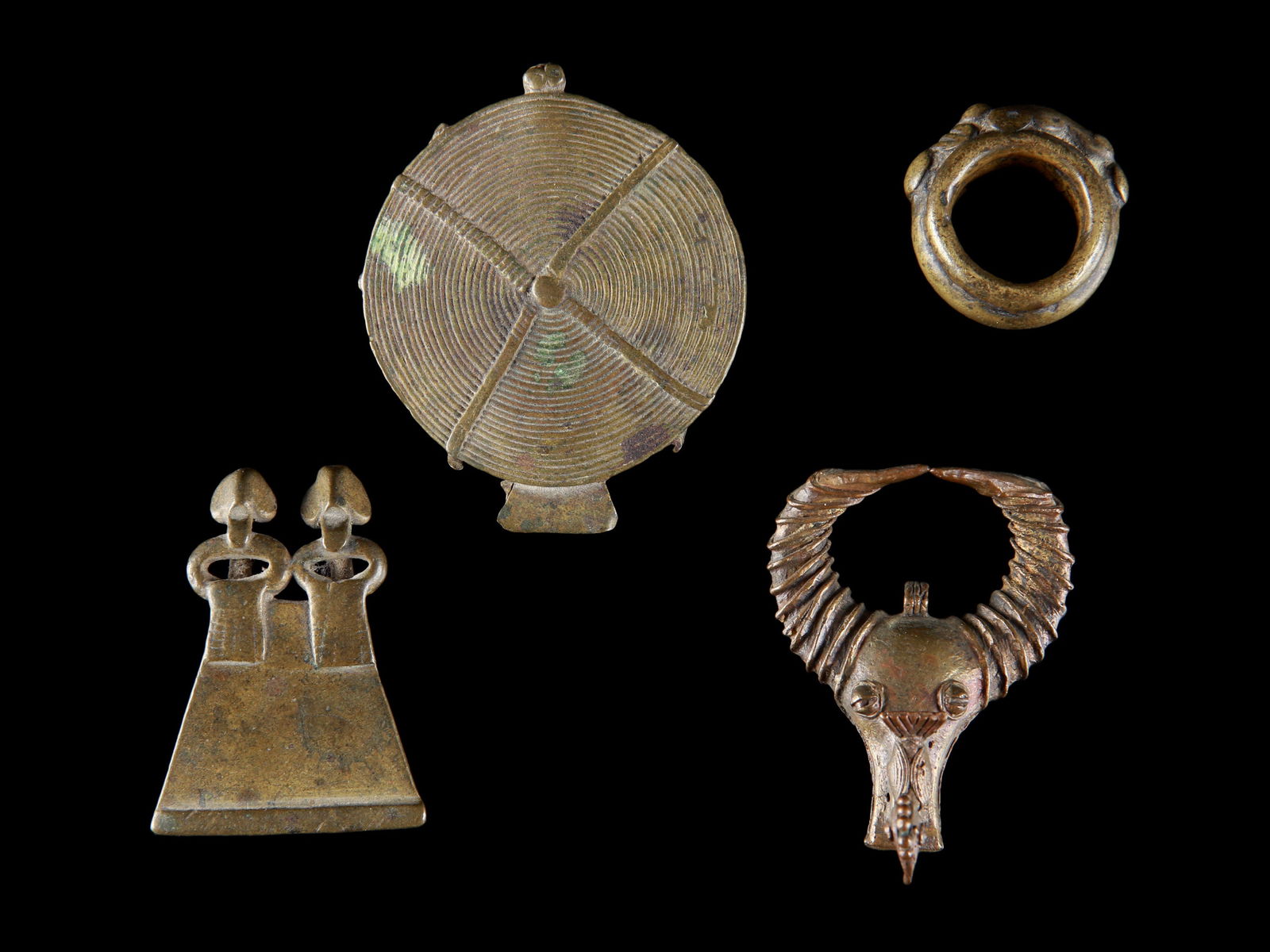 4 Senufo Miniature Bronze Castings: Kleinbronzen Senufo. Côte d’Ivoire Ohne Sockel / without base Kupferlegierung. H 3 - 6,5 cm. Provenienz: - Emil Storrer (1917-1989), Galerie Storrer, Zürich. - vor 1969: Hermann Alfred Sigg (1924-