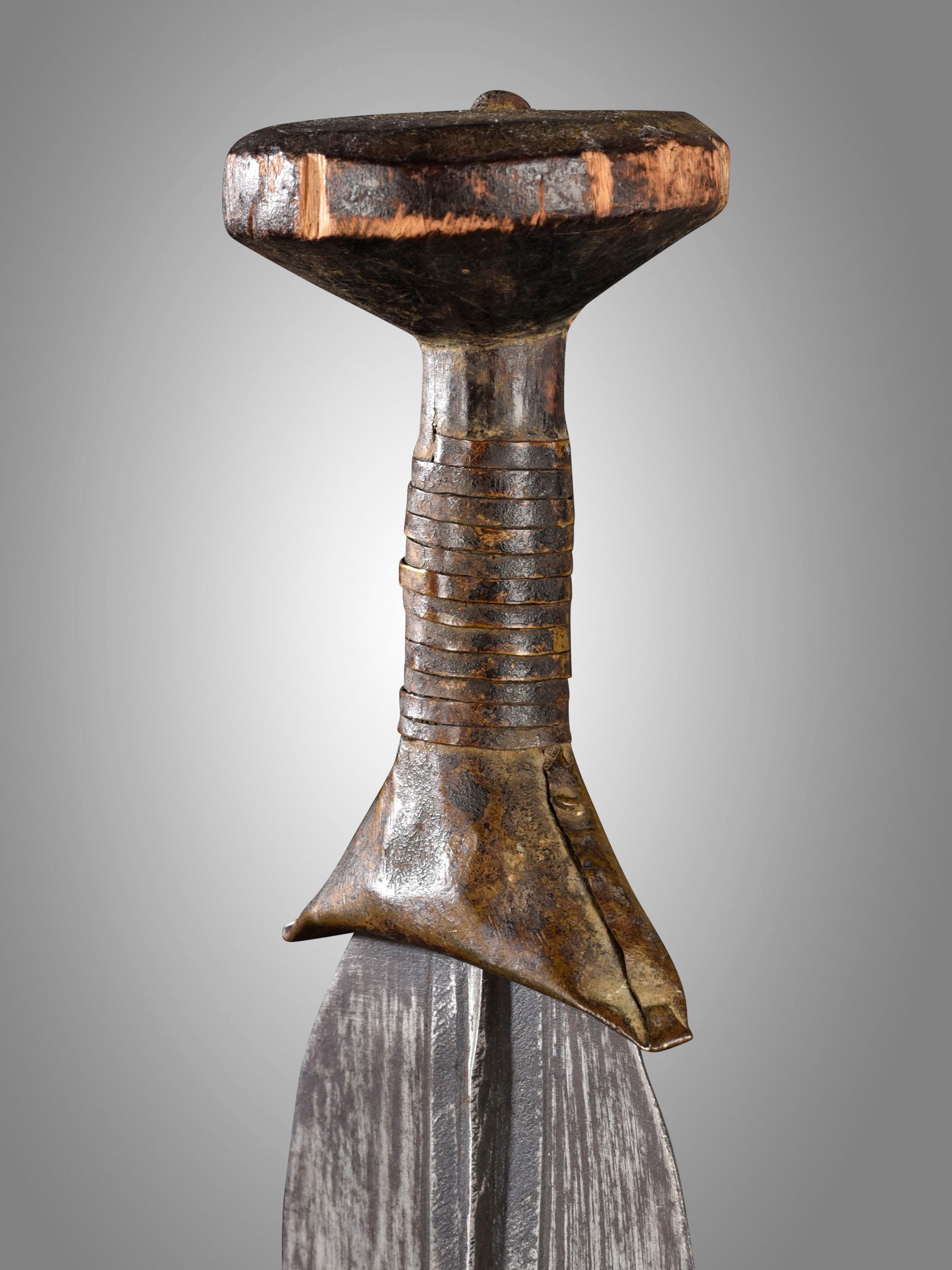 A Nkundu Short Sword - 4