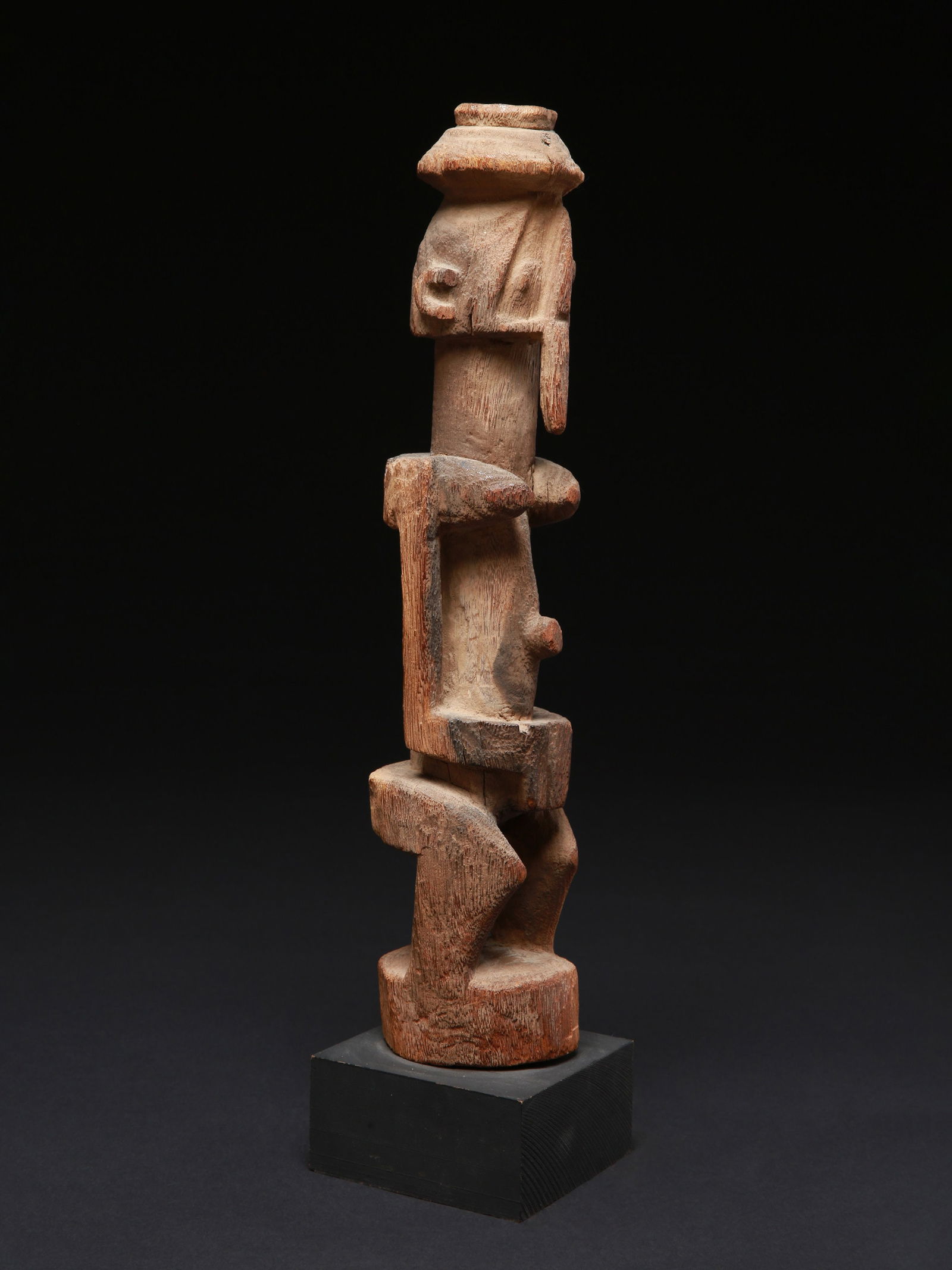 A Dogon Figure: Stehende Figur Dogon. Mali Mit Sockel / with base Holz. H 39 cm. Provenienz: - Galerie Numaga, Gilbert Huguenin, Auvernier. - Laurence und Jean-Pierre Boillod (1929-2007), Areuse. 1969 erworben. 
