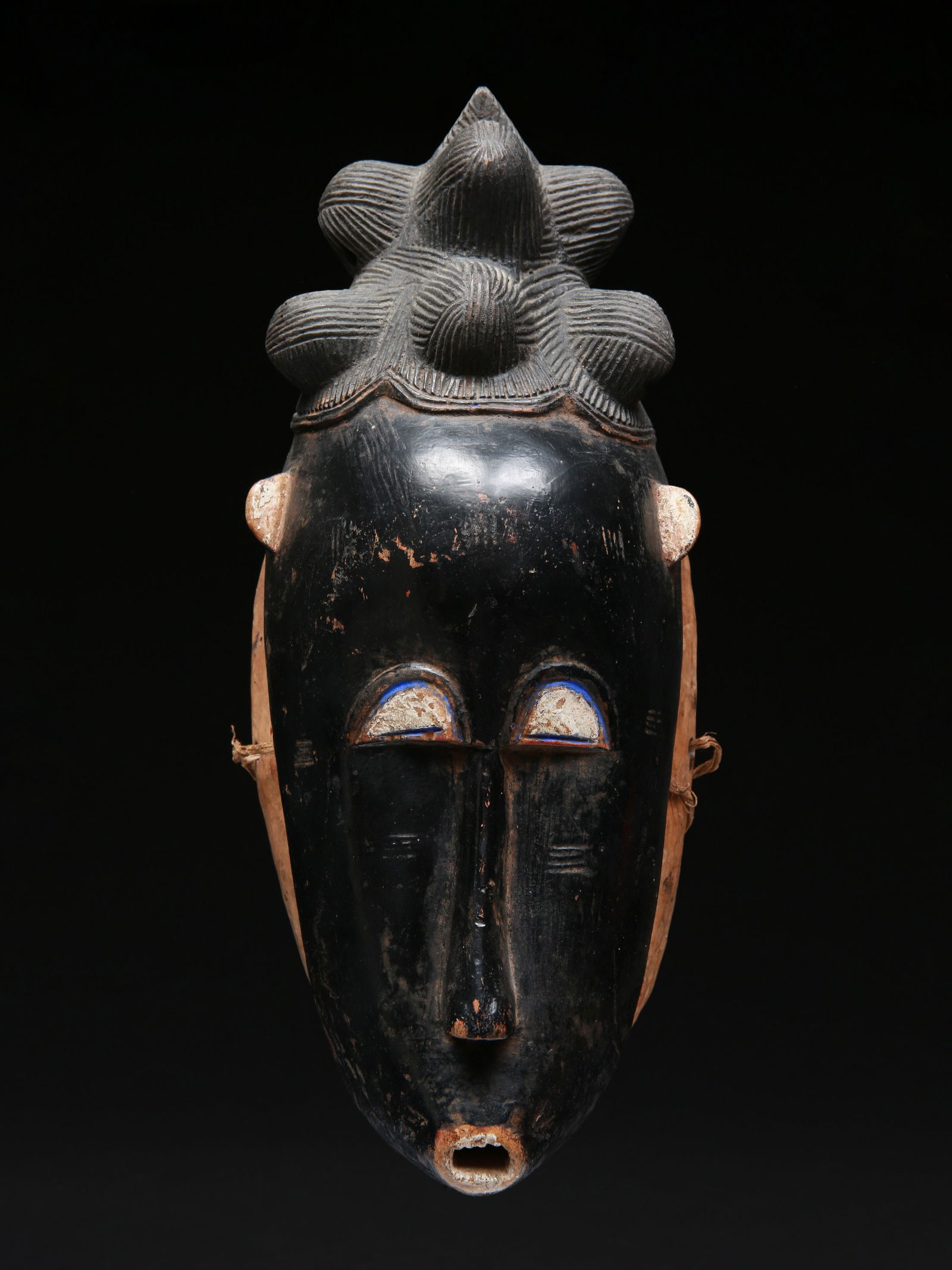 A Baule Mask, "mblo": Maske, "mblo" Baule. Côte d’Ivoire Ohne Sockel / without base Holz. H 36 cm. Provenienz: - Yacine Thiam, Paris. - Laurence und Jean-Pierre Boillod (1929-2007), Areuse. 1974 erworben. Publiz
