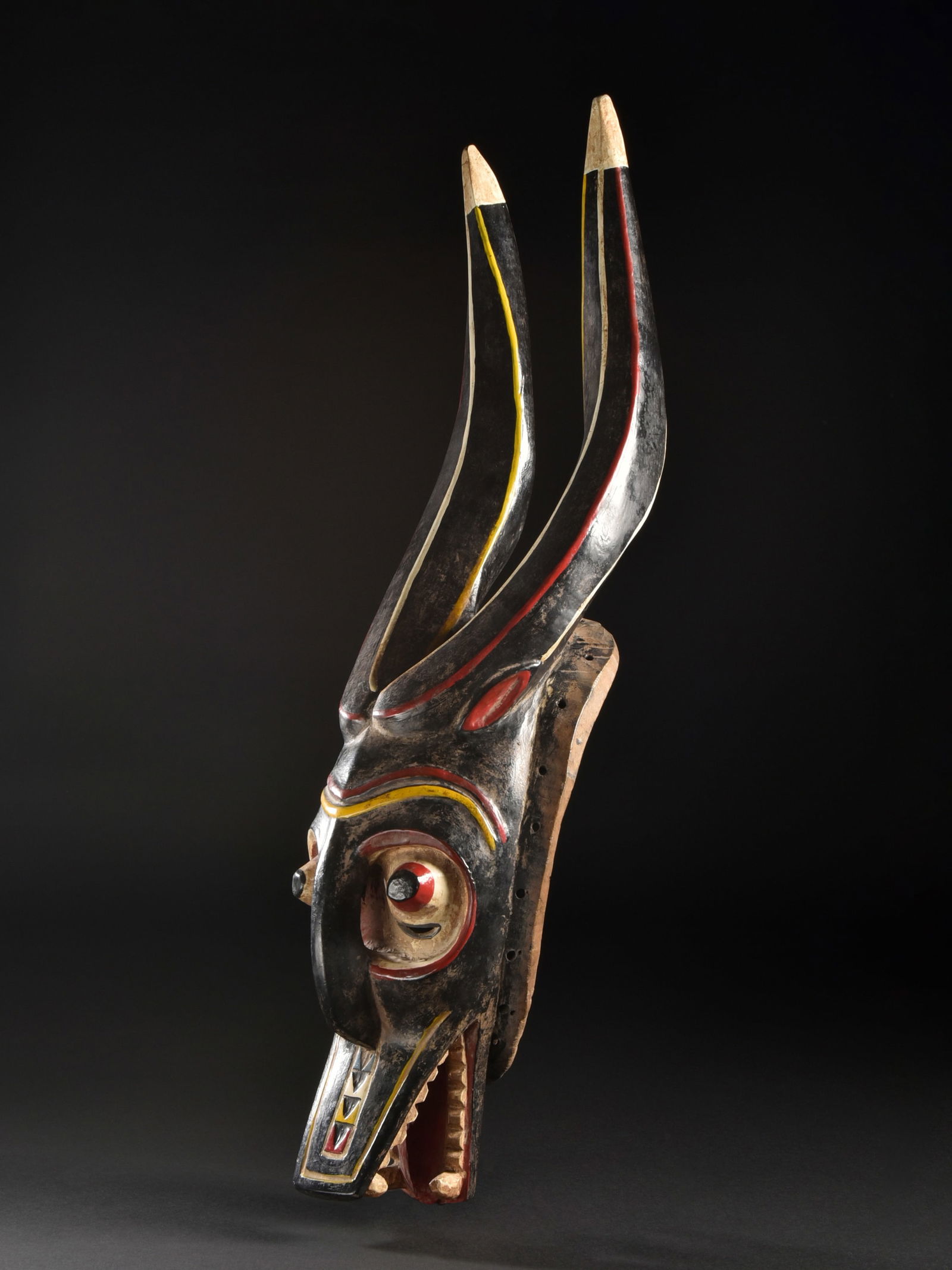 A Guro Mask, "zamble": Maske, "zamble" Guro. Côte d’Ivoire Mit Sockel / with base Holz. H 66 cm. Provenienz: - René David (1928-2015), Zürich. - Jean David, Basel. - Hammer Auktionen, Basel, 23.012019,