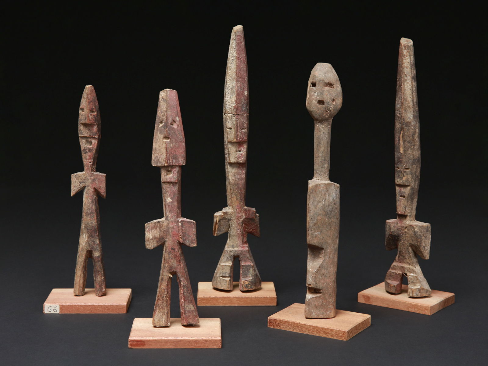 5 Ada protective Figures, "aklama" (1 of 9)