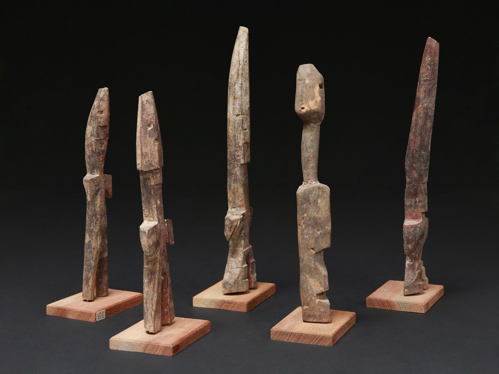 5 Ada protective Figures, "aklama" - 3