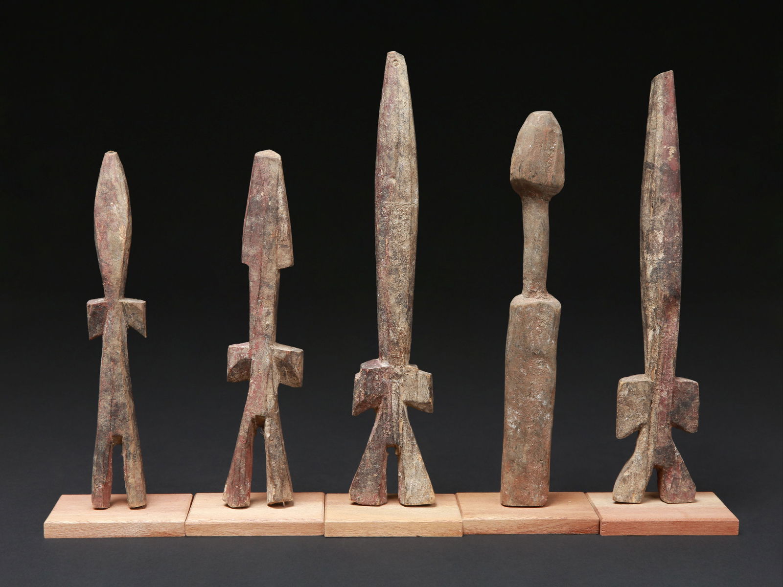 5 Ada protective Figures, "aklama" - 6