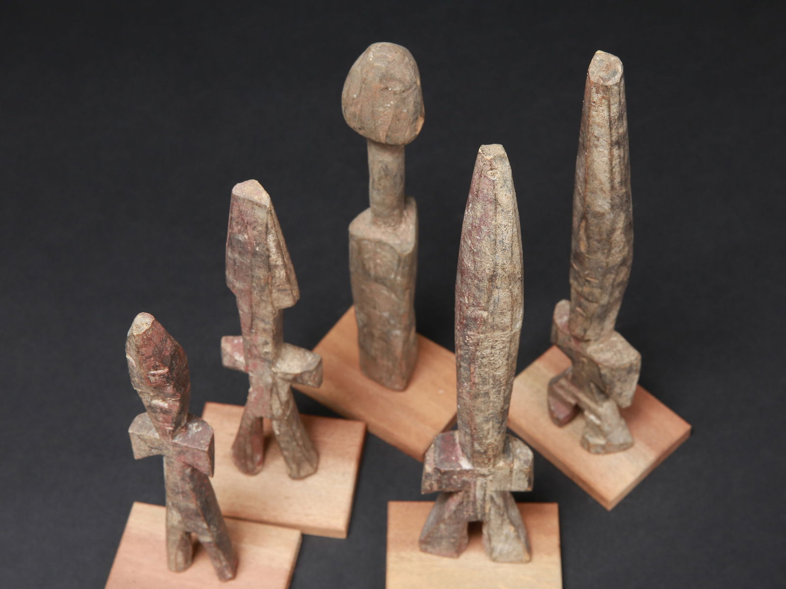 5 Ada protective Figures, "aklama" - 9