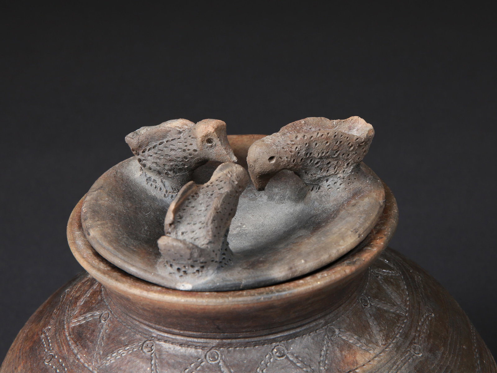 A Baule lidded Vessel, "gole" - 13
