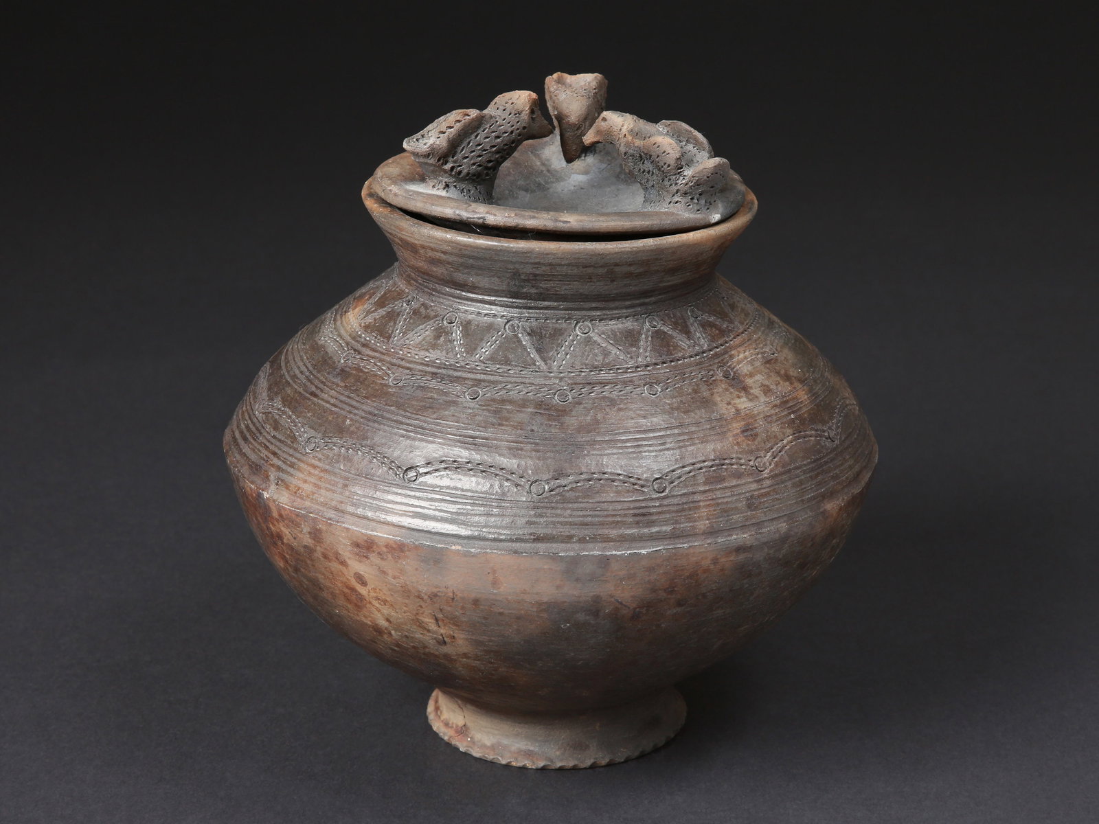 A Baule lidded Vessel, "gole" - 6
