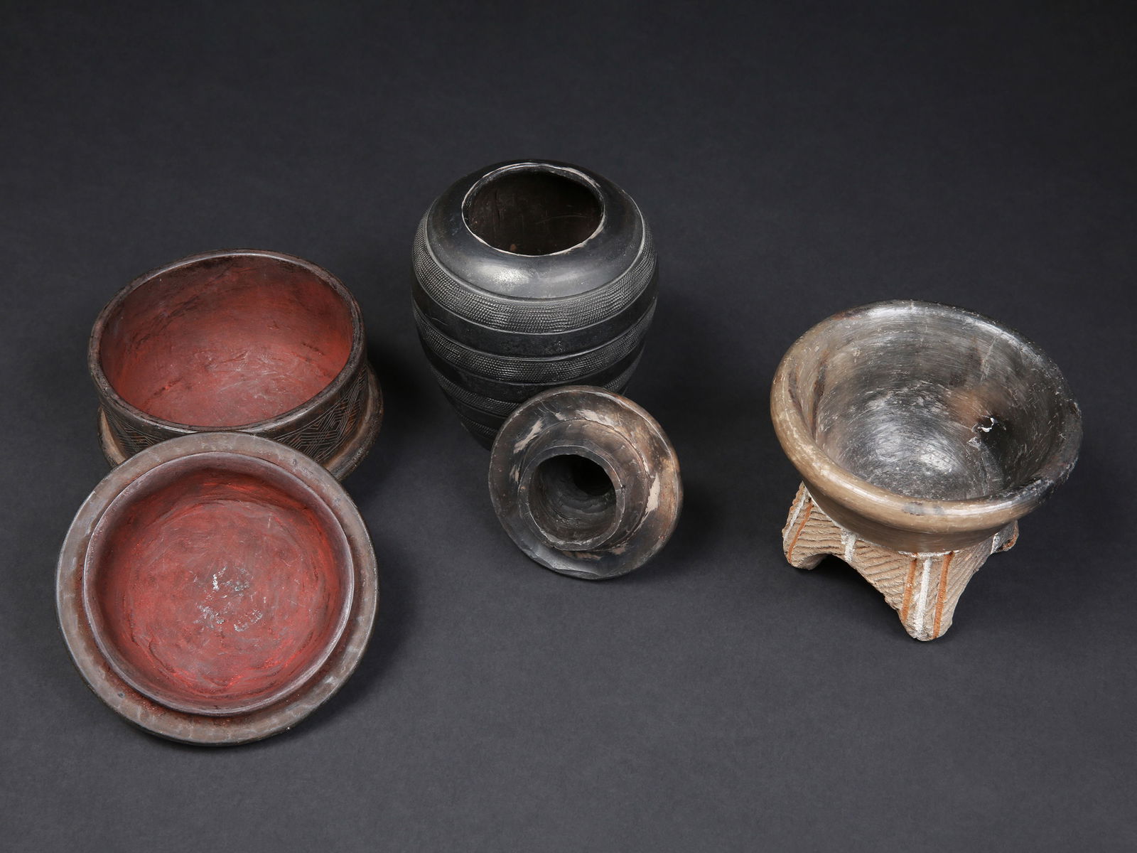 2 lidded Containers and a Bowl - 7
