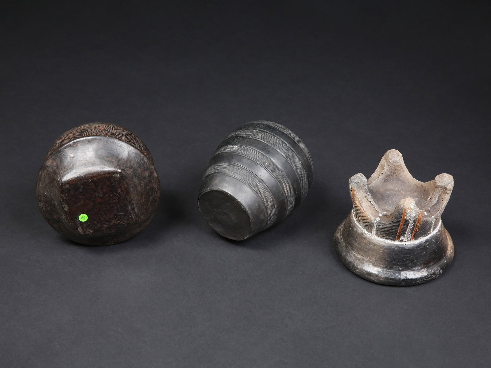 2 lidded Containers and a Bowl - 8