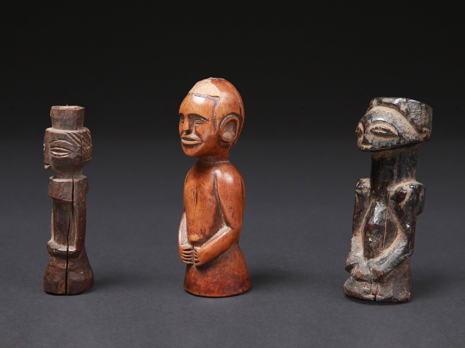 3 Luba Half Figures, "kakudji": 3 Halbfiguren, "kakudji" Luba. DR Kongo Ohne Sockel / without base Holz. H 11 - 12,5 cm. Provenienz: Primus und Veronika Monn (1940-2006 / 1941-2025) Bern. 1970er-Jahre in Burundi erworben. Das