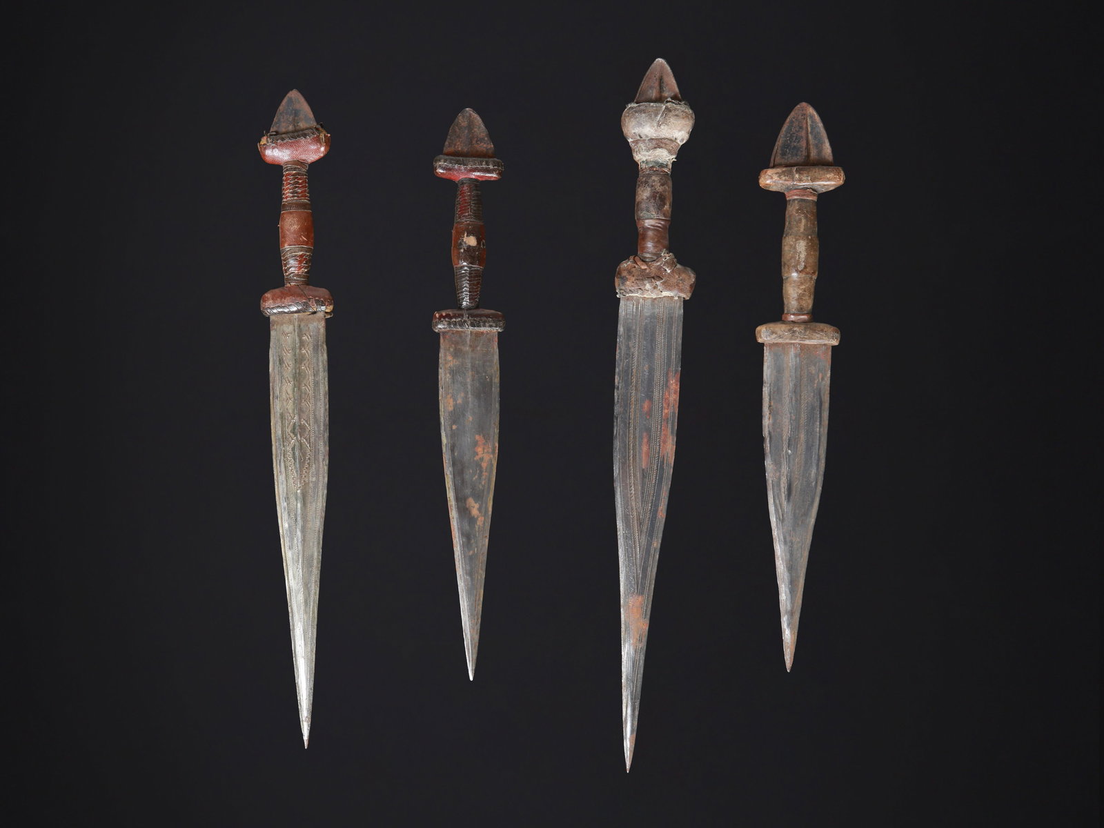 4 Tuareg Daggers with Sheaths - 2