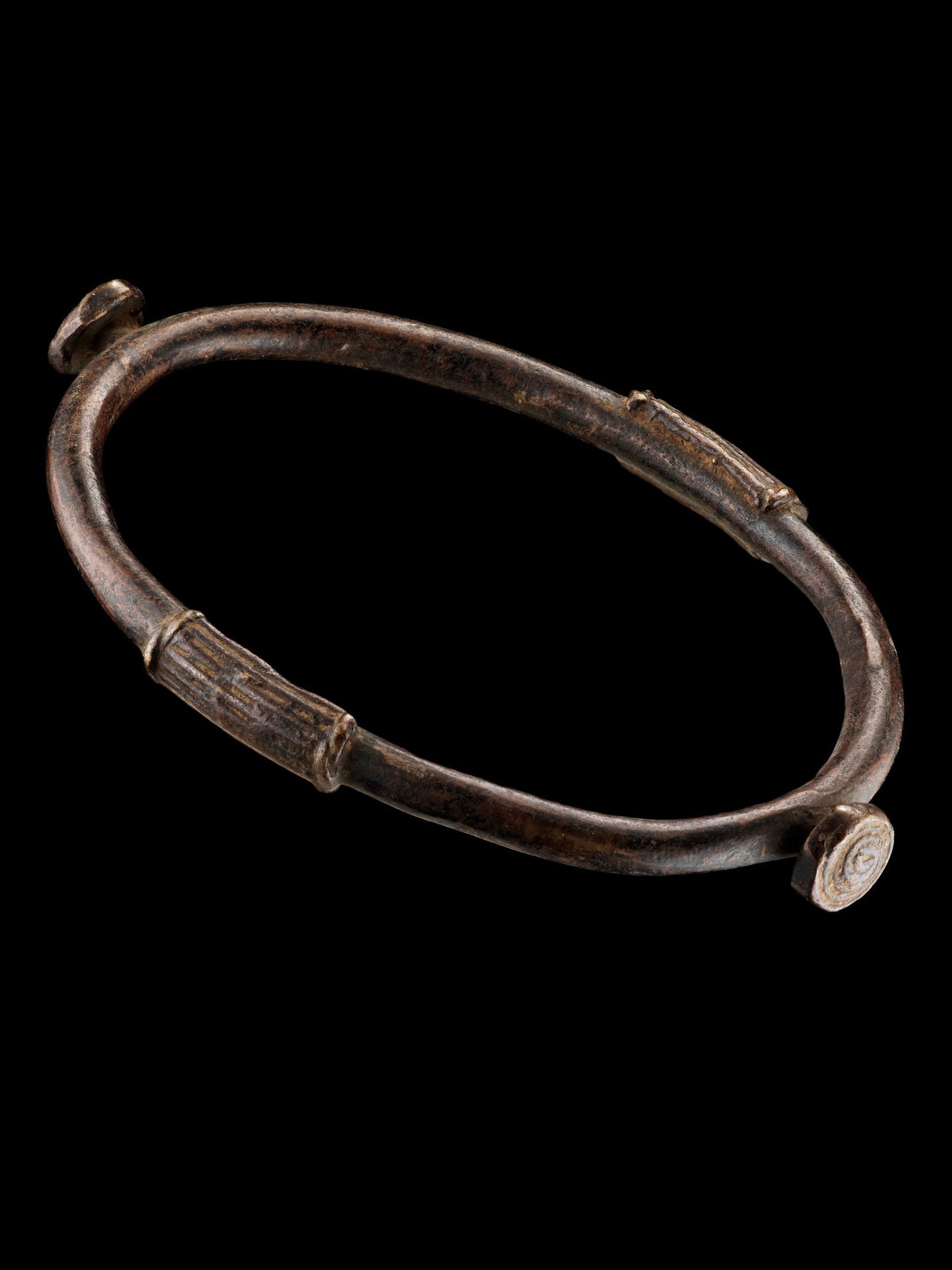 A Gurunsi Anklet: Fussreif Gurunsi. Burkina Faso Ohne Sockel / without base Gelbguss. Ø 15 cm. Provenienz: - René David (1928-2015), Zürich. - 2015: Jean David, Basel. - Hammer Auktionen, Basel,