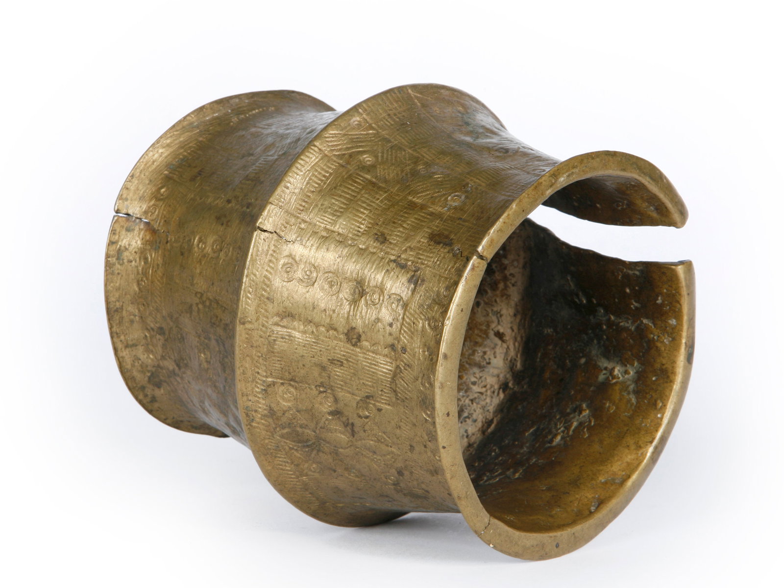 A Fulbe Bronze Anklet: Schmuckreif Fulbe. Niger Ohne Sockel / without base Gelbguss. H 15,5 cm. Provenienz: - Galerie Walu, Zürich. - Patrick Lo Giudice, Zürich. - Hammer Auktionen, Basel, 28.03.2018, Lot 69. -
