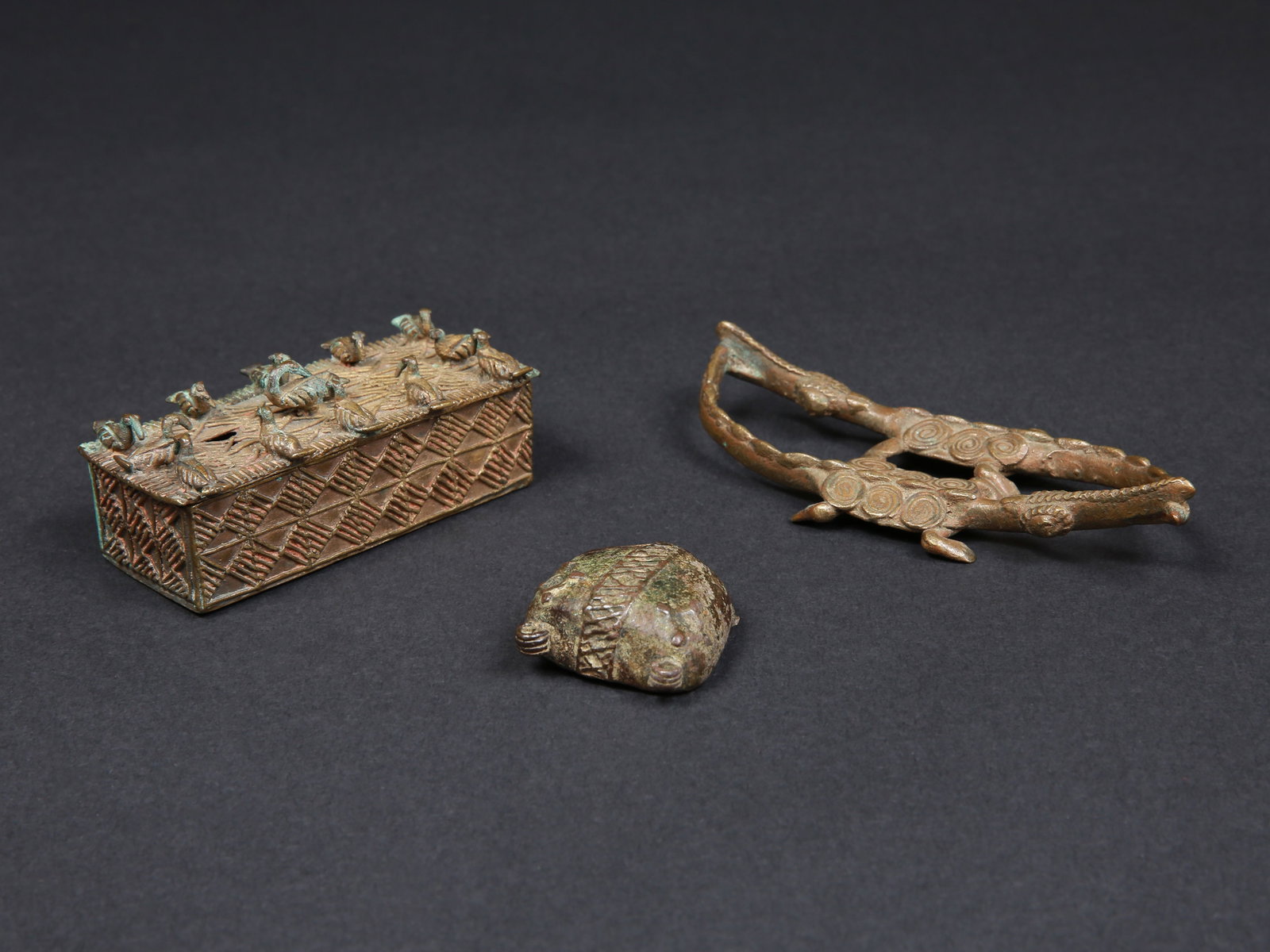 A Pendant, a Goldweight and a Container with Lid, "adaka" (1 of 6)
