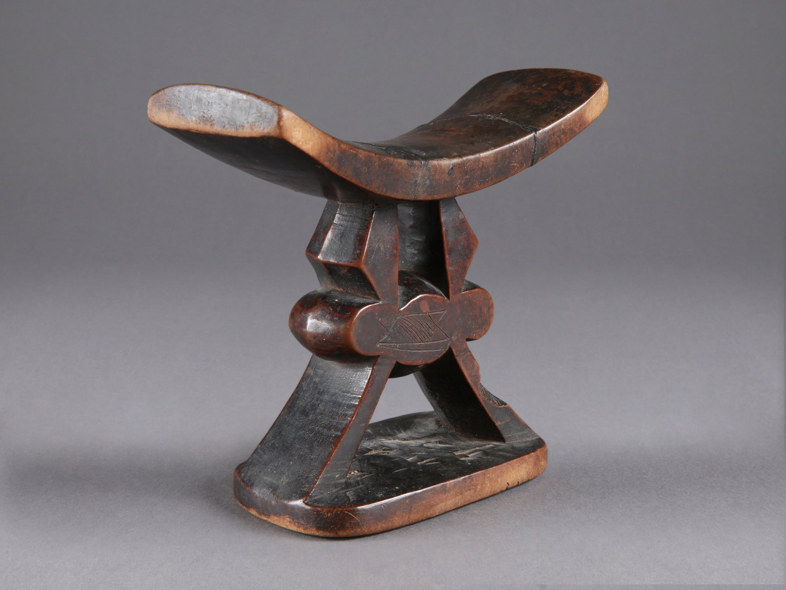 A Shona Headrest, "mutsago" - 4