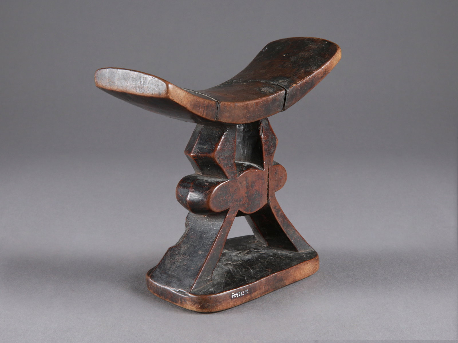 A Shona Headrest, "mutsago" - 8