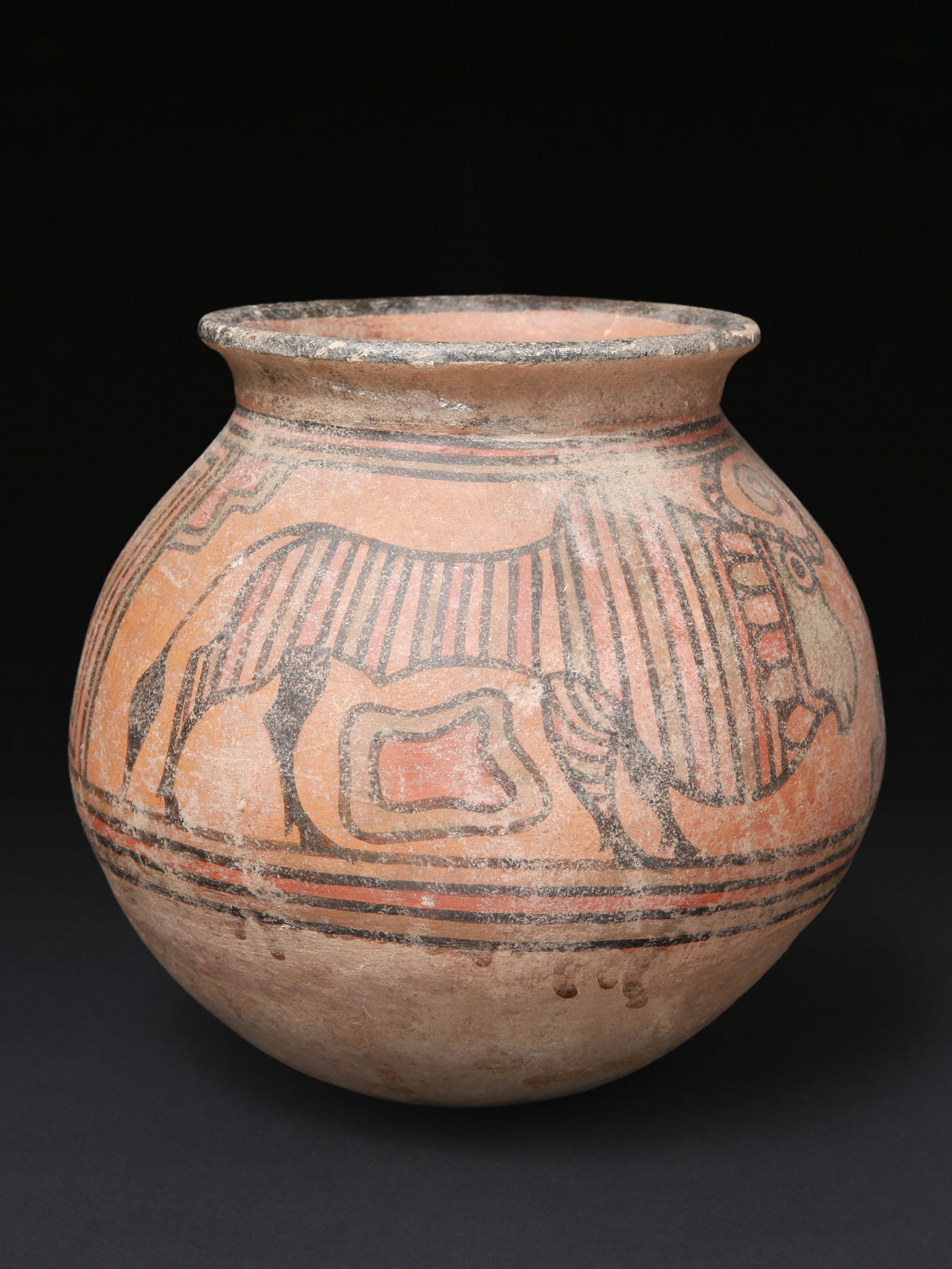 An Indus Valley Terracotta Vessel: Kugelförmiges Gefäss Indus-Tal Ohne Sockel / without base Terrakotta. H 21,5 cm. Ø 22 cm. Provenienz: - englische Sammlung, Oxfordshire. - Pax Romana Auctions, London, 01.02.2020, Lot