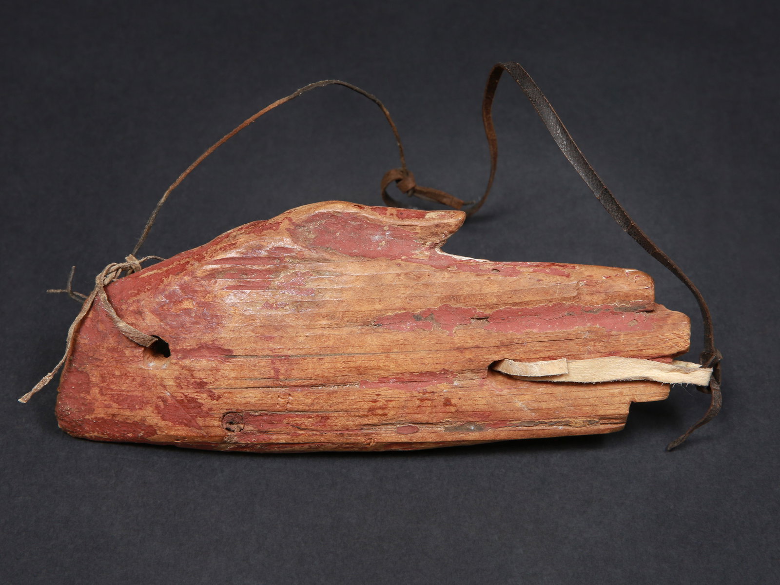 An Egyptian wooden Hand from an Anthropoid Sarcophagus: Holzhand eines anthropomorphen Sarkophags Ägypten Ohne Sockel / without base Holz. L 17 cm. Provenienz: - Museum Bally-Prior, Schönenwerd. - Schweizer Privatsammlung, Bern. Inventarnummer