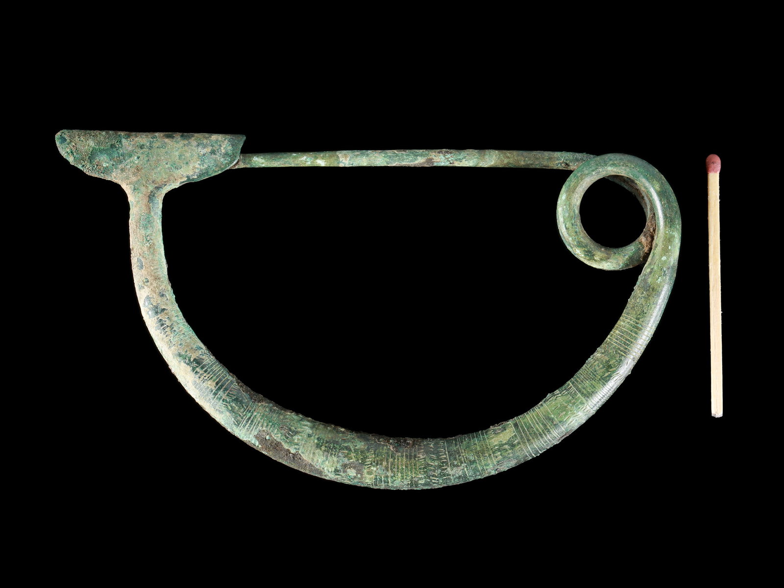 An Italic Arched Brooch - 2