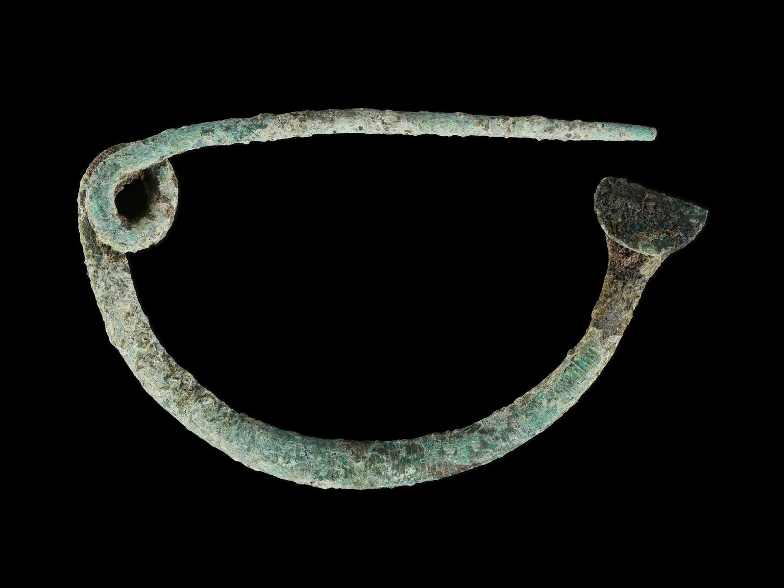 An Italic Arched Brooch: Bogenfibel Italisch Ohne Sockel / without base Kupferlegierung. H 5,5 cm. B 5,5 cm. L 9 cm. Provenienz: - Sammlung Odermatt, Zürich, 1970er-1980er Jahre. - Gorny & Mosch, München