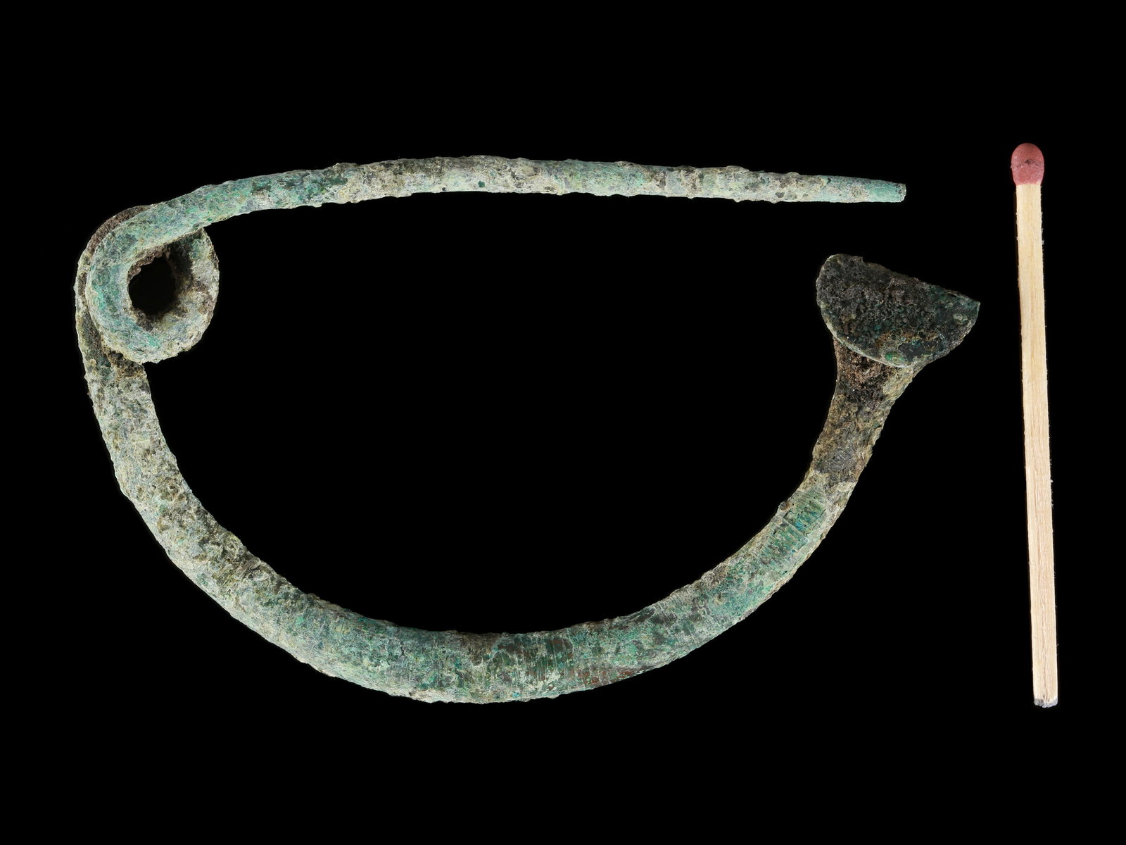 An Italic Arched Brooch - 2
