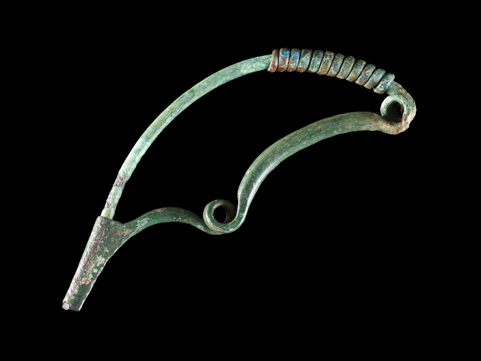 An Italic Snake-shaped Brooch: Schlangenfibel Italisch Ohne Sockel / without base Kupferlegierung. H 4 cm. B 4 cm. L 11 cm. Provenienz: - Sammlung Odermatt, Zürich, 1970er-1980er Jahre. - Gorny & Mosch, München