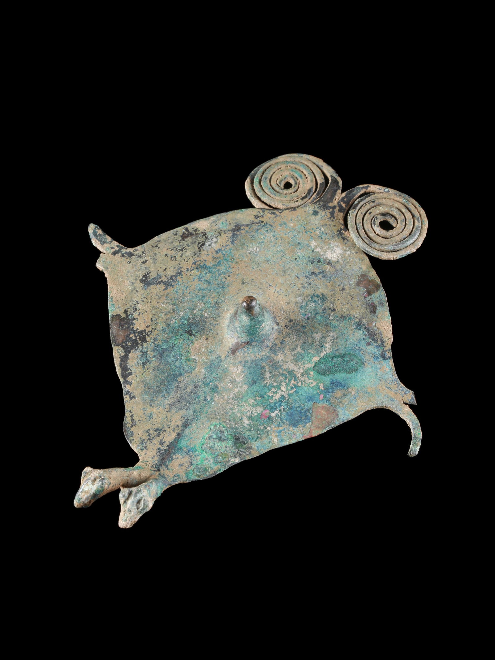 A Greek Geometric Fibula with Dragon Heads: Geometrische Fibula mit Drachenköpfen Griechisch Ohne Sockel / without base Kupferlegierung. H 13 cm. B 11 cm. Provenienz: - Englische Sammlung. - Mr. R. A., London. Vor 2000 auf dem Londoner Kun
