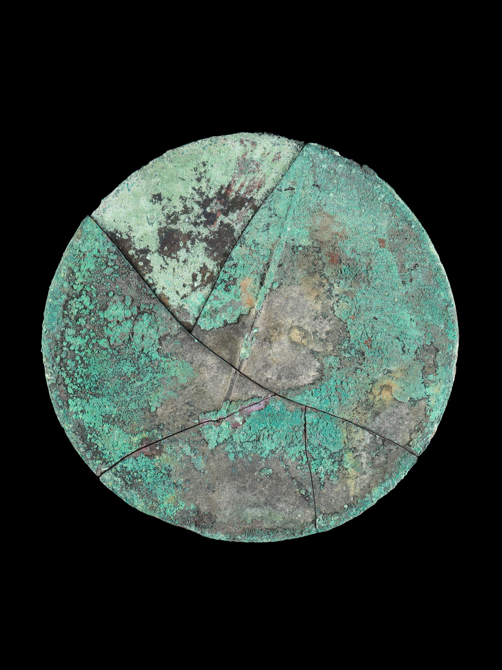 Fragments of a Scythian Mirror: Fragmente eines Spiegels Skythen Ohne Sockel / without base Kupferlegierung. H 3 - 6 cm. Provenienz: - Wilhelm Dörpfeld (1853-1940). - Ernst Grumach (1902-1967), Berlin. - Gorny & Mosch,