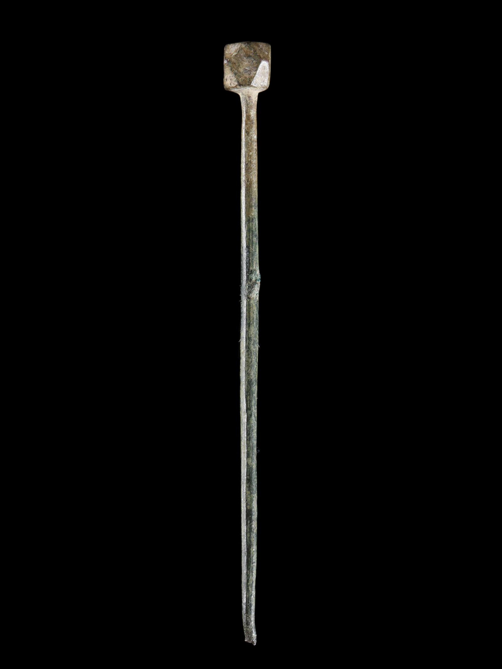 A West Asian Clothing Pin: Gewandnadel Westasien Ohne Sockel / without base Kupferlegierung. L 7,5 cm. Provenienz: - Wilhelm Dörpfeld (1853-1940). - Ernst Grumach (1902-1967), Berlin. - Gorny & Mosch, München (05.07.2