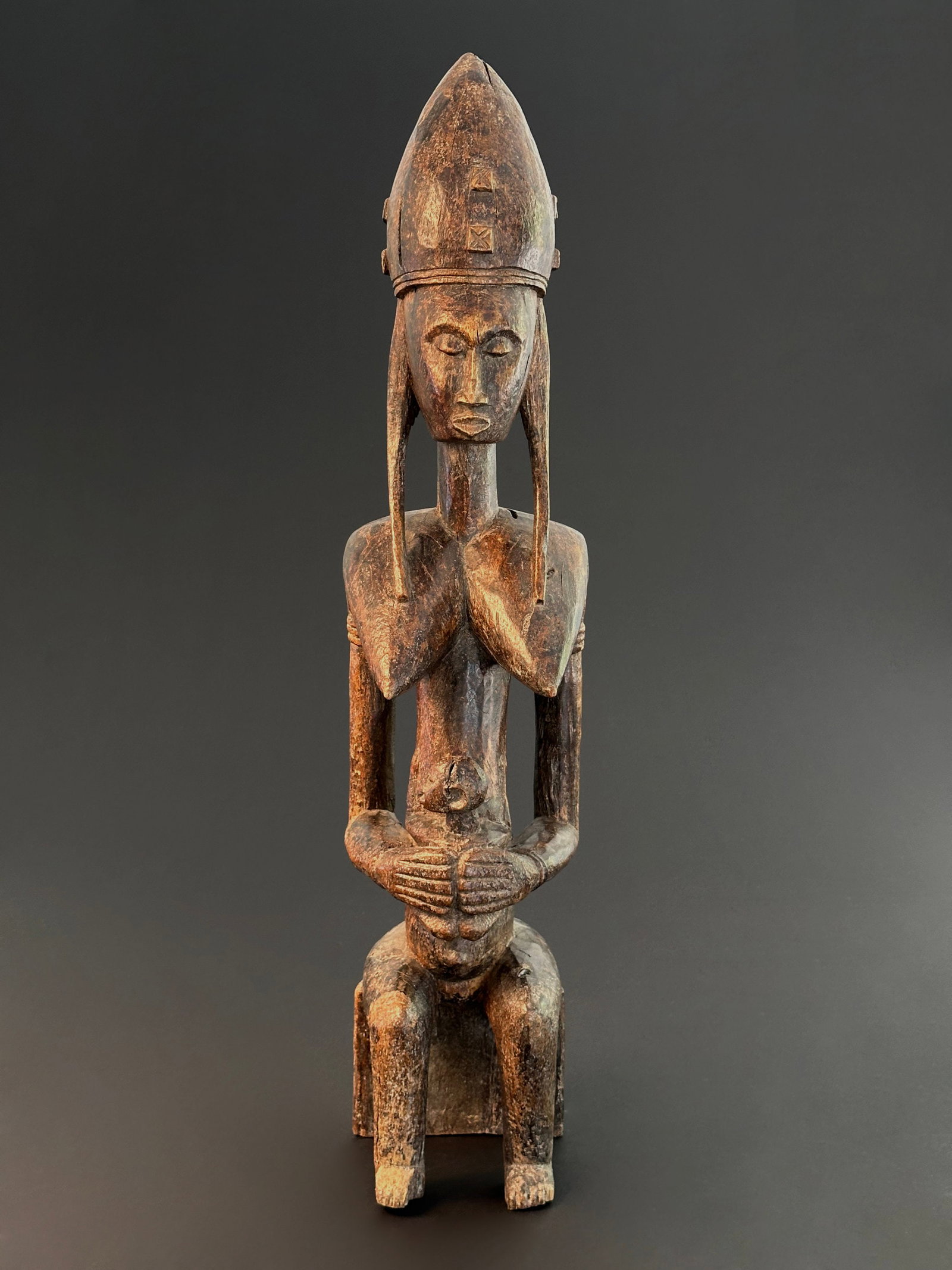 A Bamana Figure, Handicraft: Figur, Kunstgewerbe Bamana. Mali Ohne Sockel / without base Holz. H 77 cm. Provenienz: Nachlass Paul Parin (1916-2009), Zürich. CHF 200 / 400