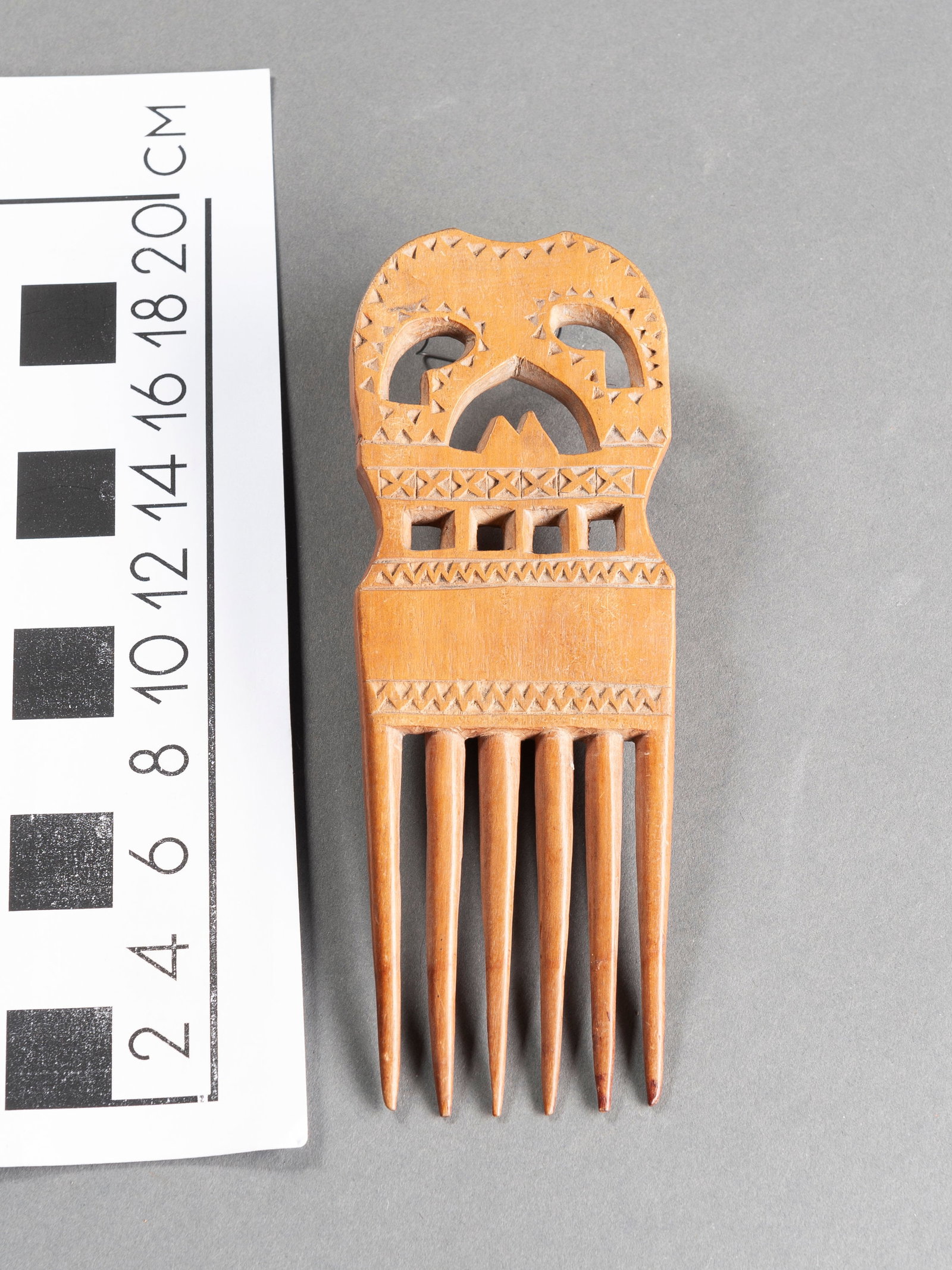 4 Akan Combs - 3