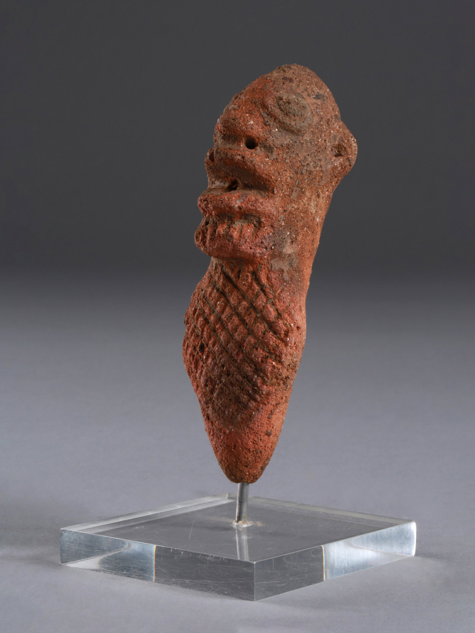 A Koma-Bulsa Bust, "kronkronbua": Büste, "kronkronbua" Koma-Bulsa Kultur. Ghana Mit Sockel / with base Terrakotta. H 12 cm. Provenienz: Galerie Walu, Zürich (vor 1987). Thermolumineszenz-Altersbestimmung: 600 Jahre (+/- 20 %