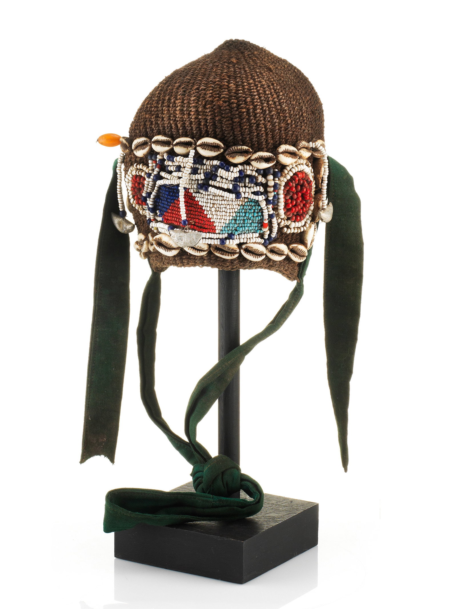 A Lega Cap: Kopfbedeckung Lega. DR Kongo Ohne Sockel / without base Pflanzenfasern, Kaurischnecken, Glasperlen. H 16,5 cm. Ø 15 cm. Provenienz: - Sammlung Heinz Jappert, Basel. - Hammer Auktionen, Basel, 02.