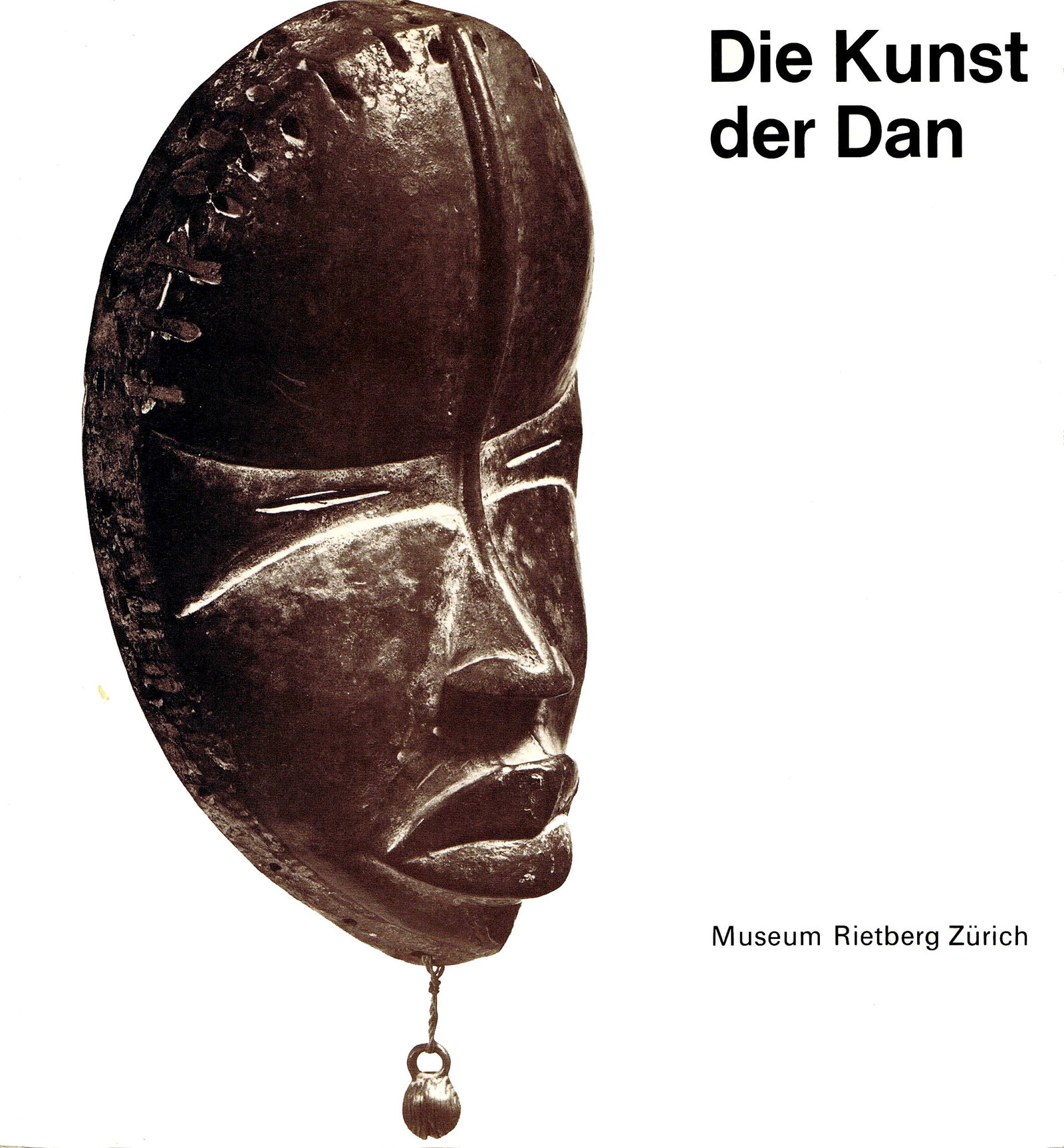Die Kunst der Dan: Die Kunst der Dan Feldforschung in Zusammenarbeit mit George W. Tahmen, Saniquellie, Liberia und Tiemoko Gba, Man, Elfenbeinküste. Fotos der Kunstwerke von Isabelle Wettstein und Brigitte