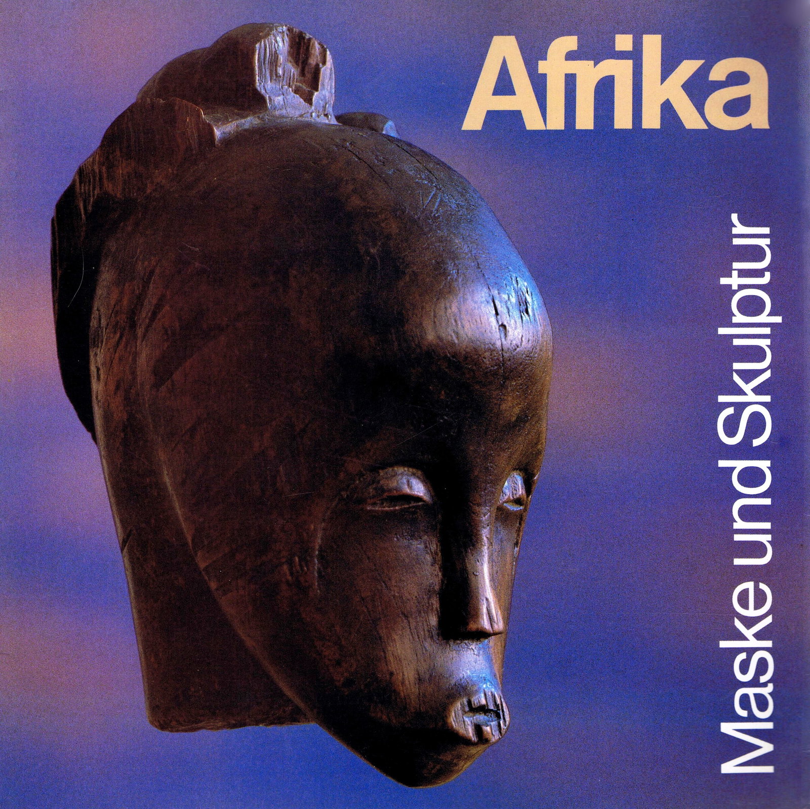 Afrika. Maske und Skulptur: Afrika. Maske und Skulptur Ausstellung im Historischen Museum Olten Schädler, Karl-Ferdinand Olten: Walter-Verlag (1989) ISBN: none German and French Text/Edition 95 pages 113 objects illustrated