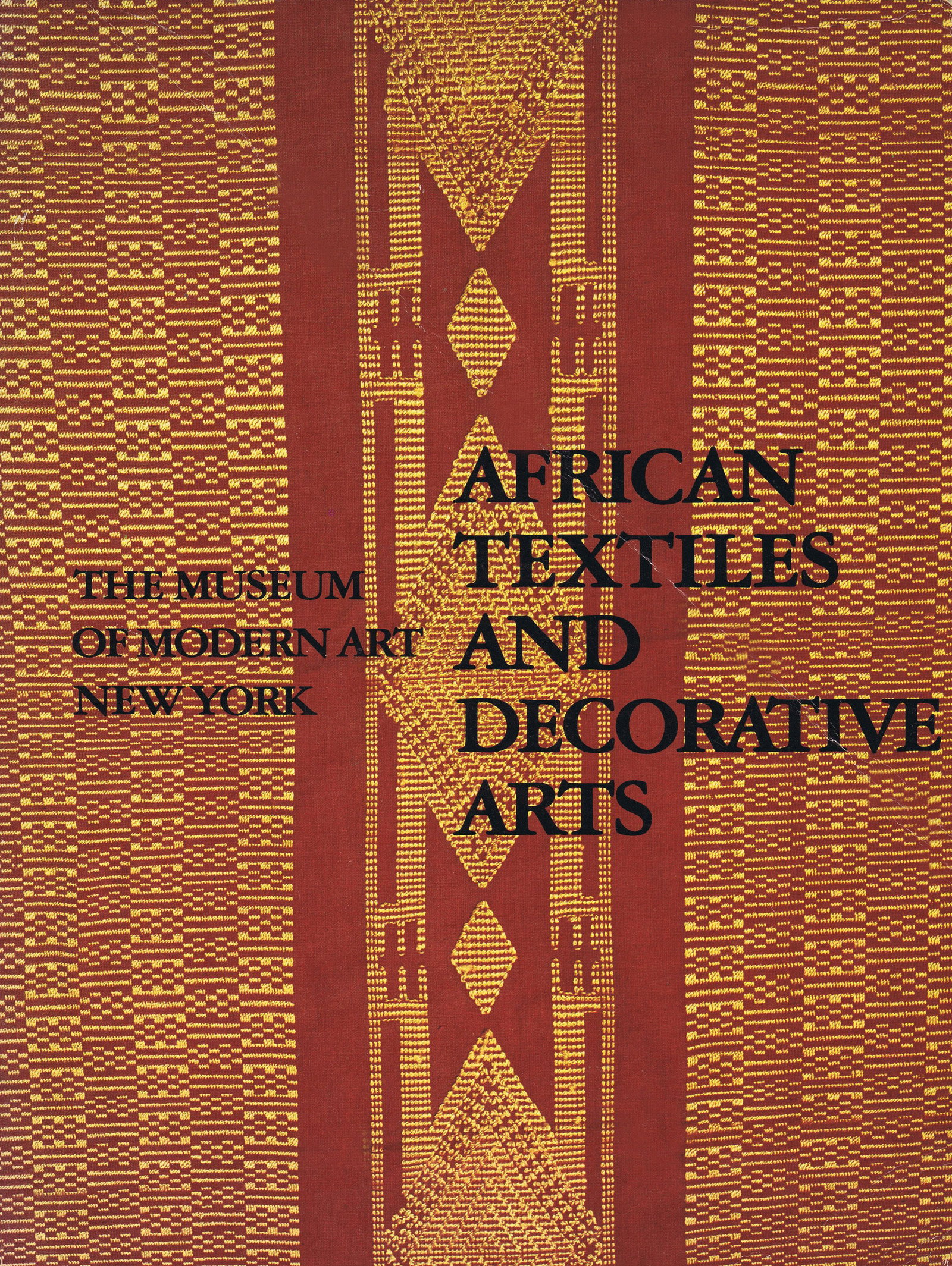African Textiles and Decorative Arts: African Textiles and Decorative Arts Sieber, Roy New York: The Museum of Modern Art (1972) ISBN: 0-87070-227-0 English Text/Edition 239 pages 244 illustrations, 40 in color Softcover 21.5 x 28 cm 878